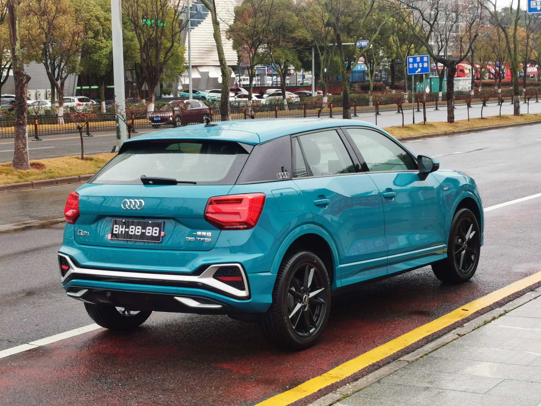 Audi Q2L 2022 car image #7