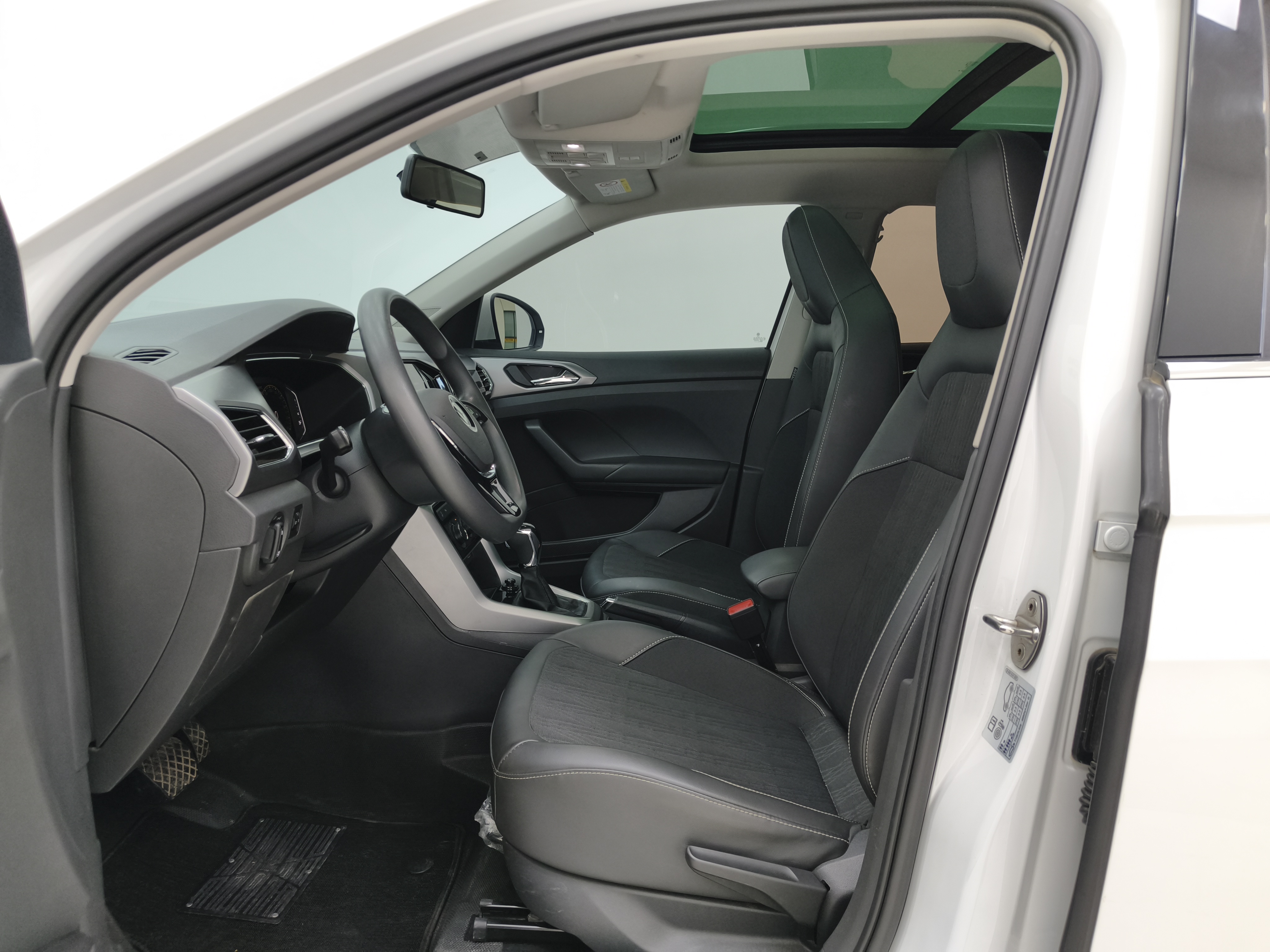 Volkswagen T-Cross 2022 car image #7