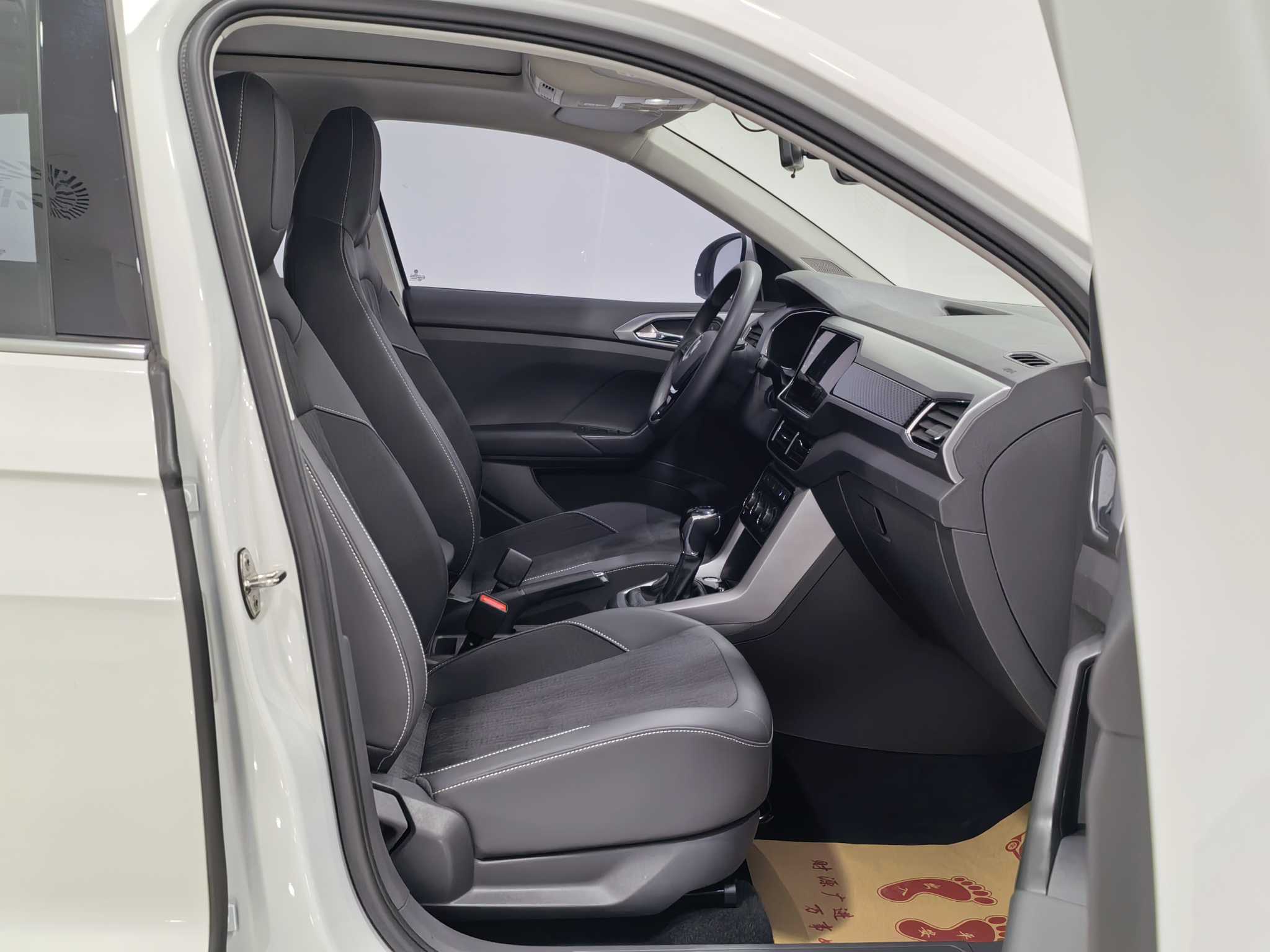 Volkswagen T-Cross 2022 car image #7