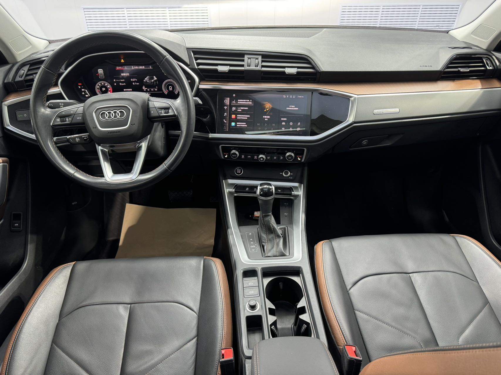 Audi Q3 2022 car image #7