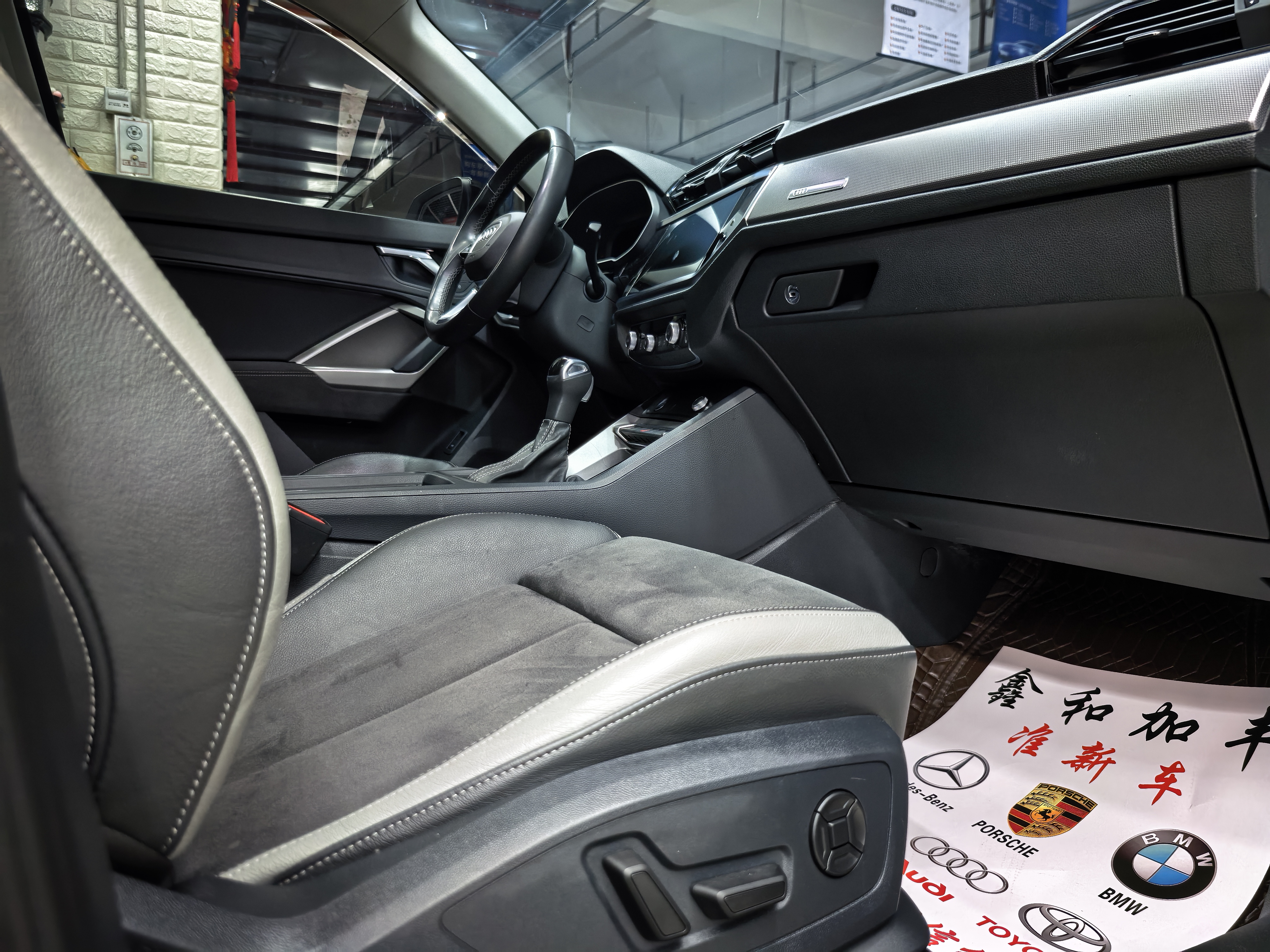 Audi Q3 2023 car image #7