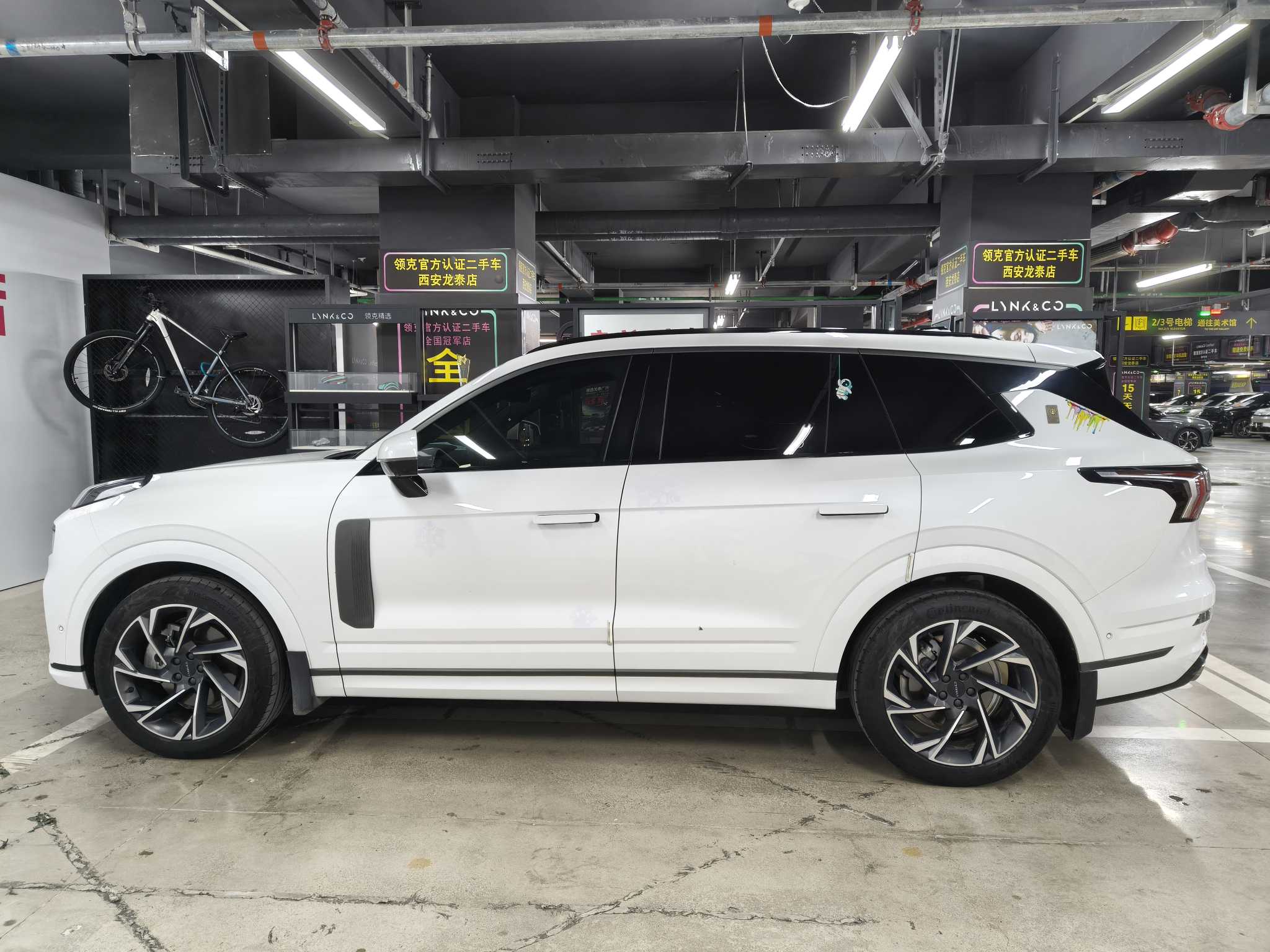 Lynk & Co 09 2023 car image #7