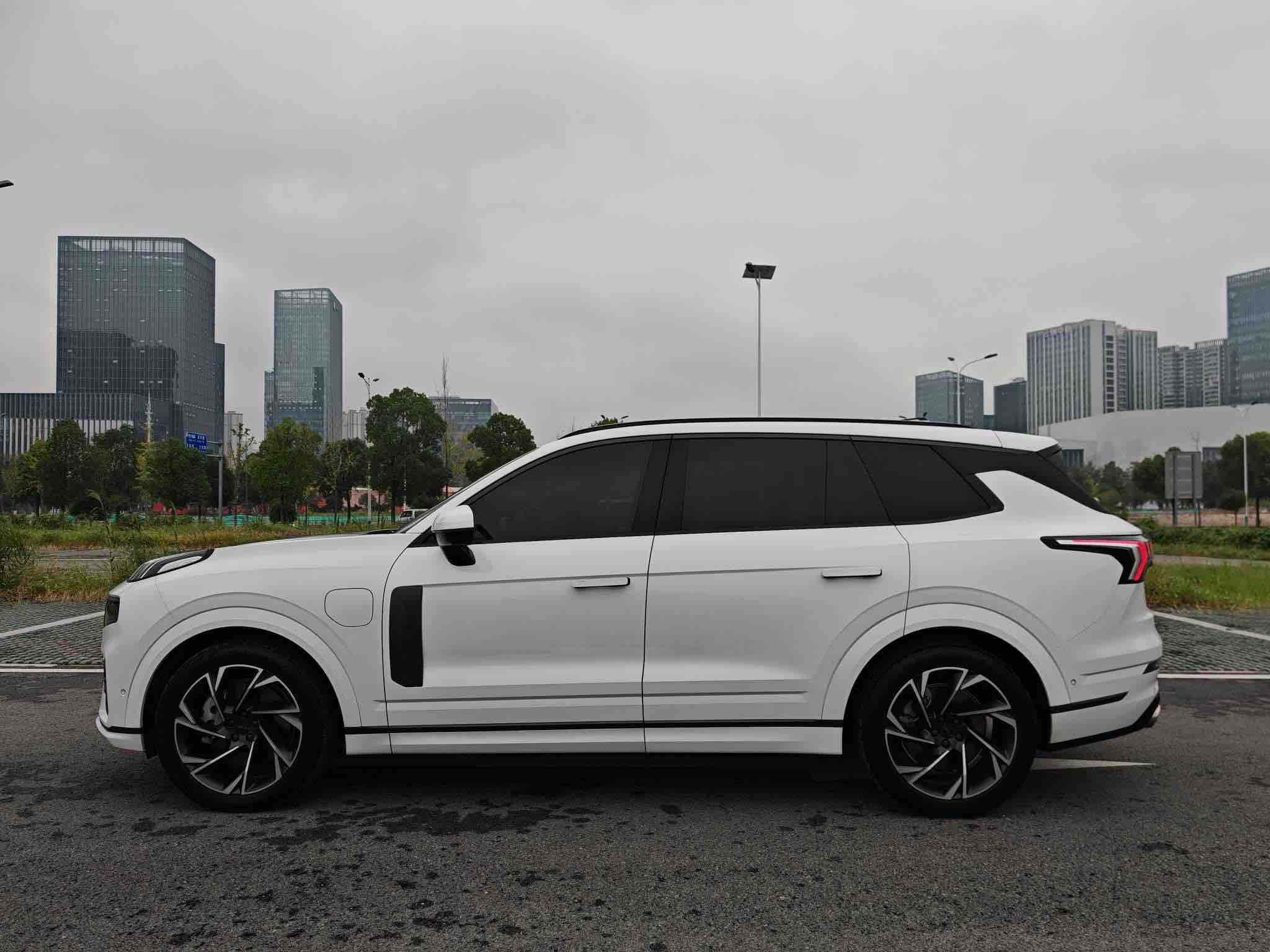 Lynk & Co 09 EM-P 2022 car image #7