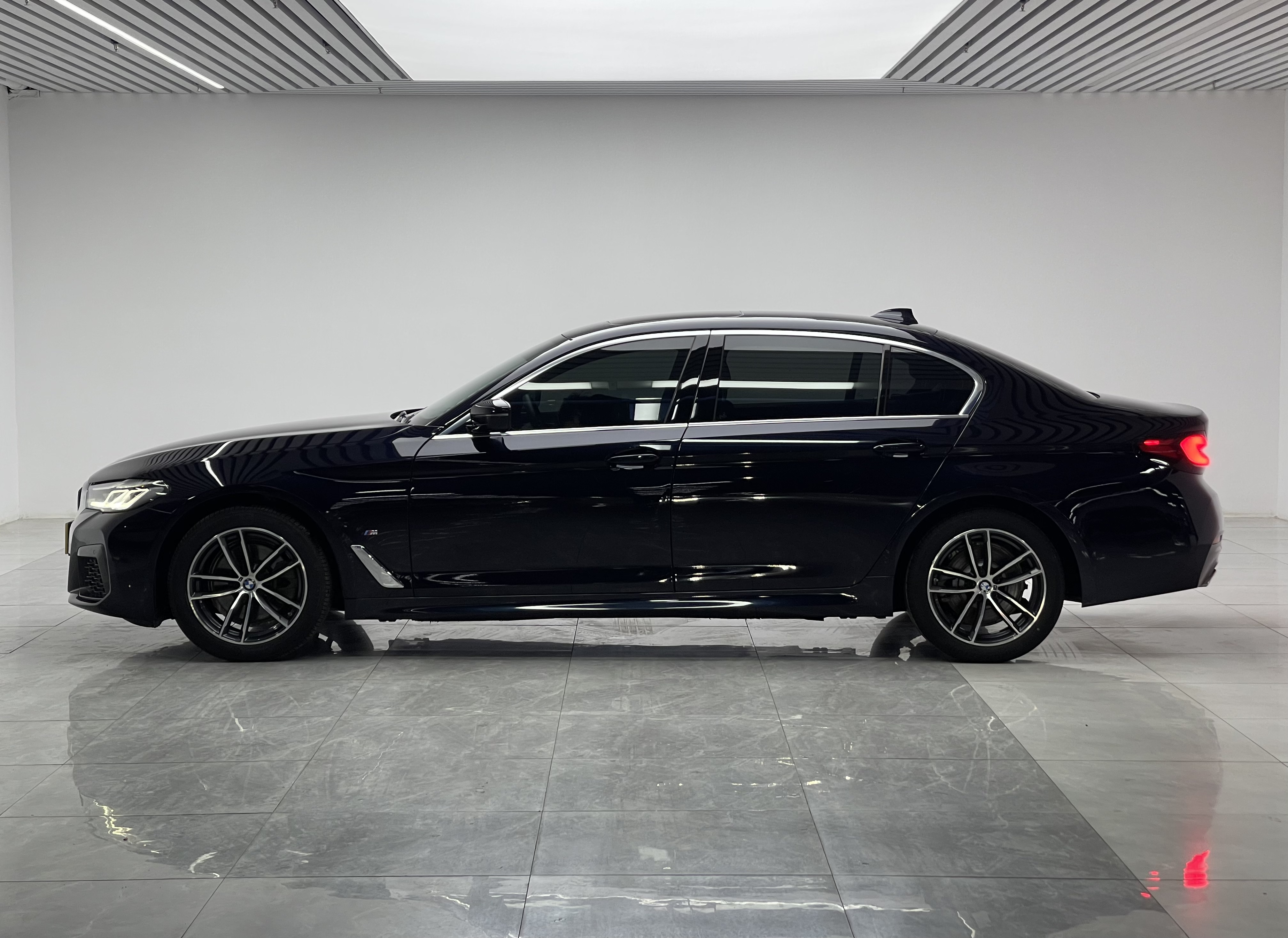 BMW 5 Series 2022 #7 BMW 5 Series 2022 car image #7