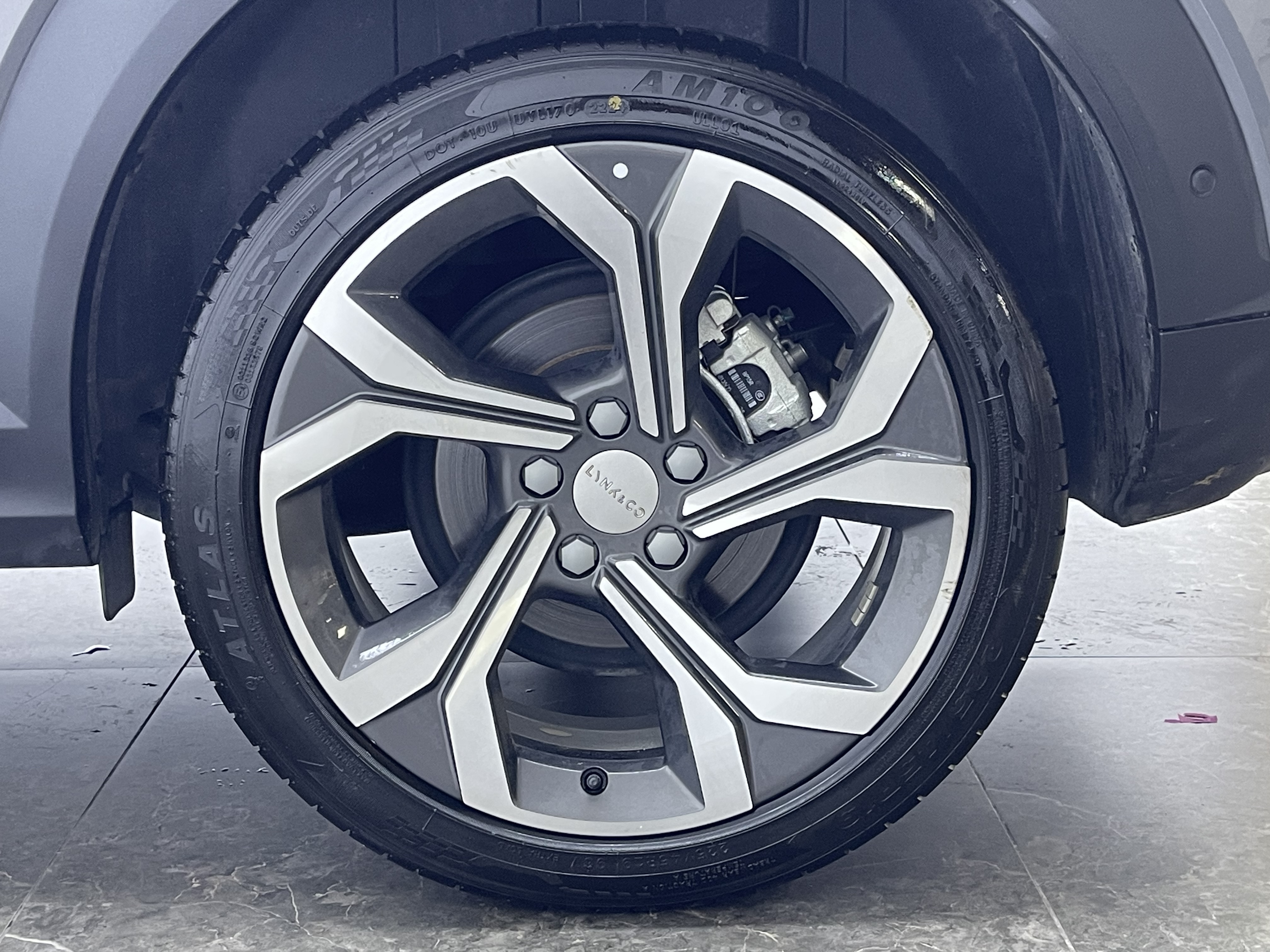 Lynk & Co 06 2024 car image #7