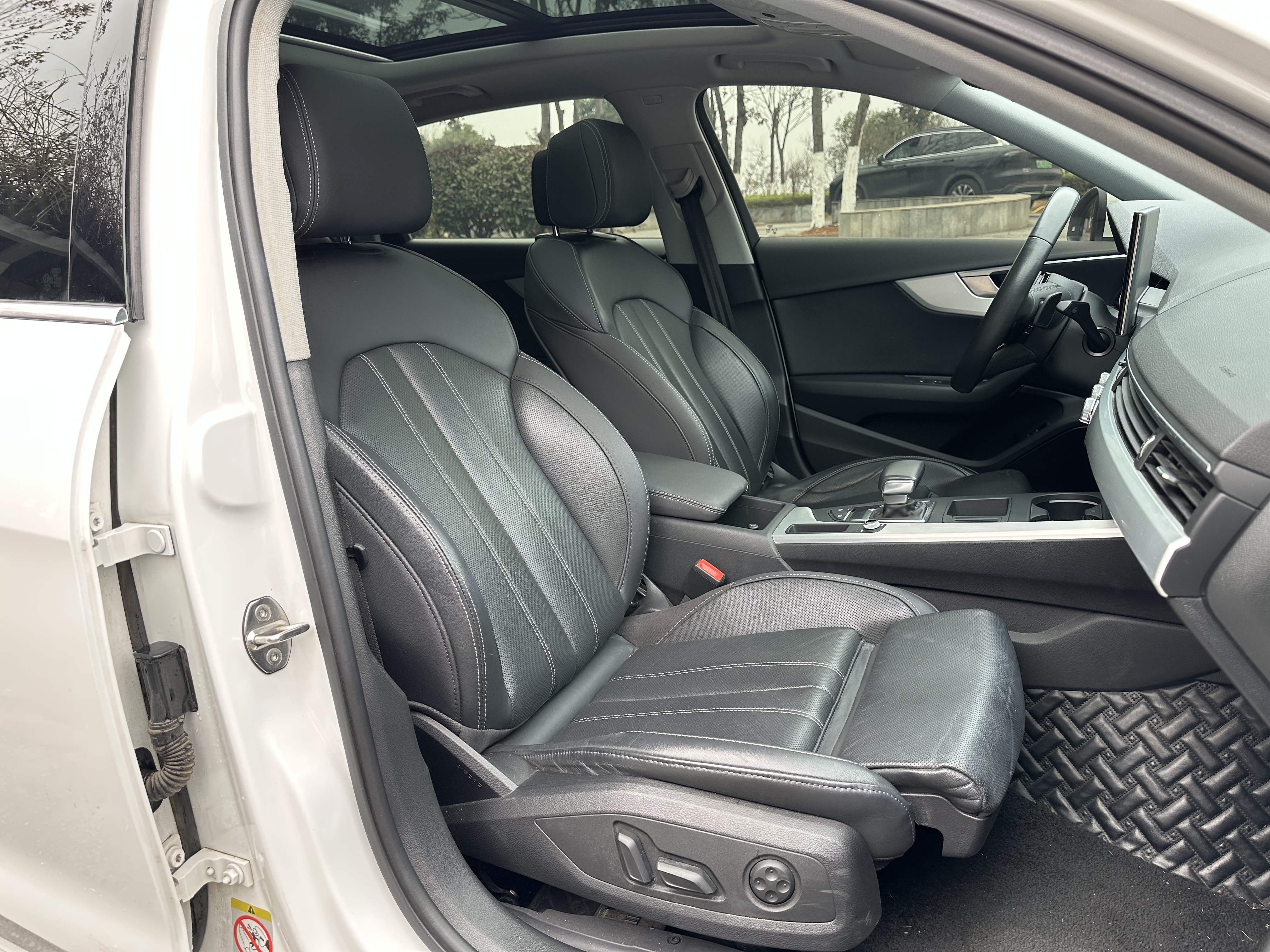 Audi A4L 2022 car image #7