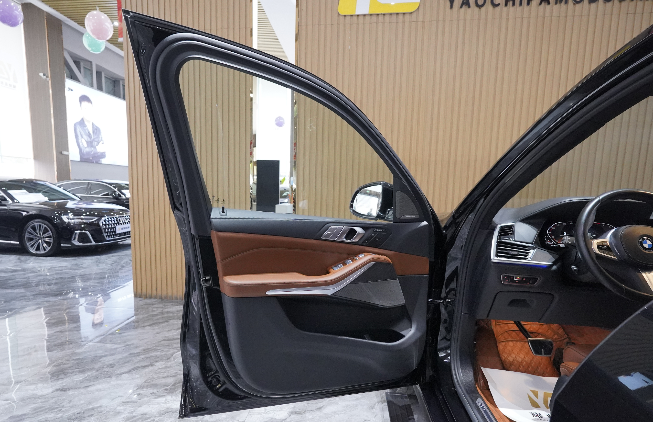 BMW X7 M60i 2022 car image #7