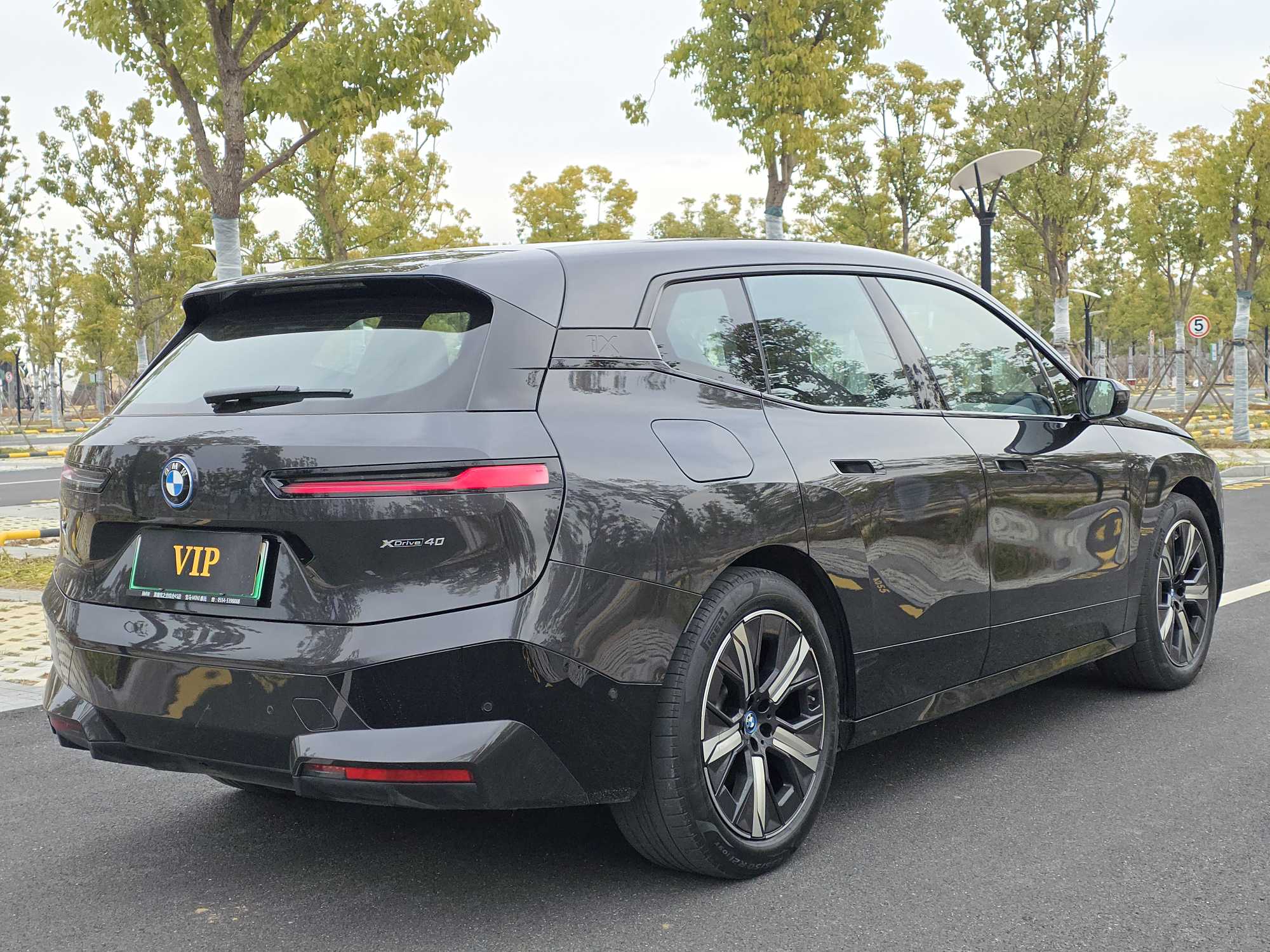 BMW iX 2022 car image #7