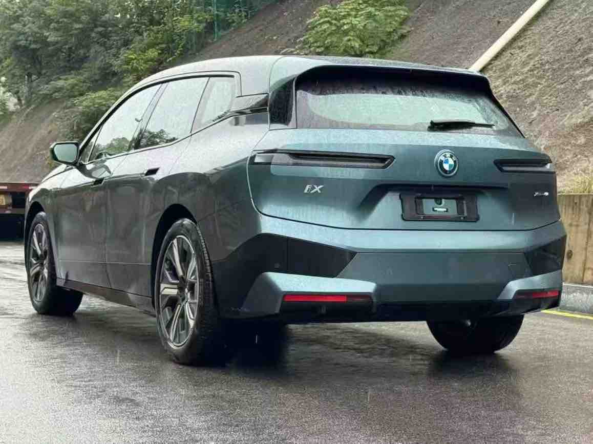 BMW iX 2023 car image #7