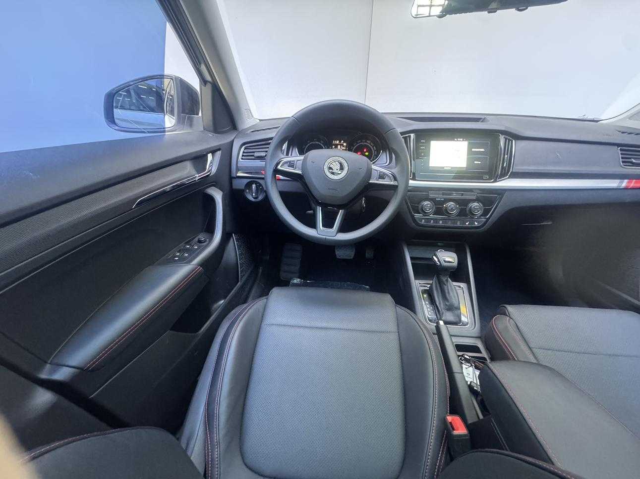 Skoda Kamiq 2022 imagen de coche #7