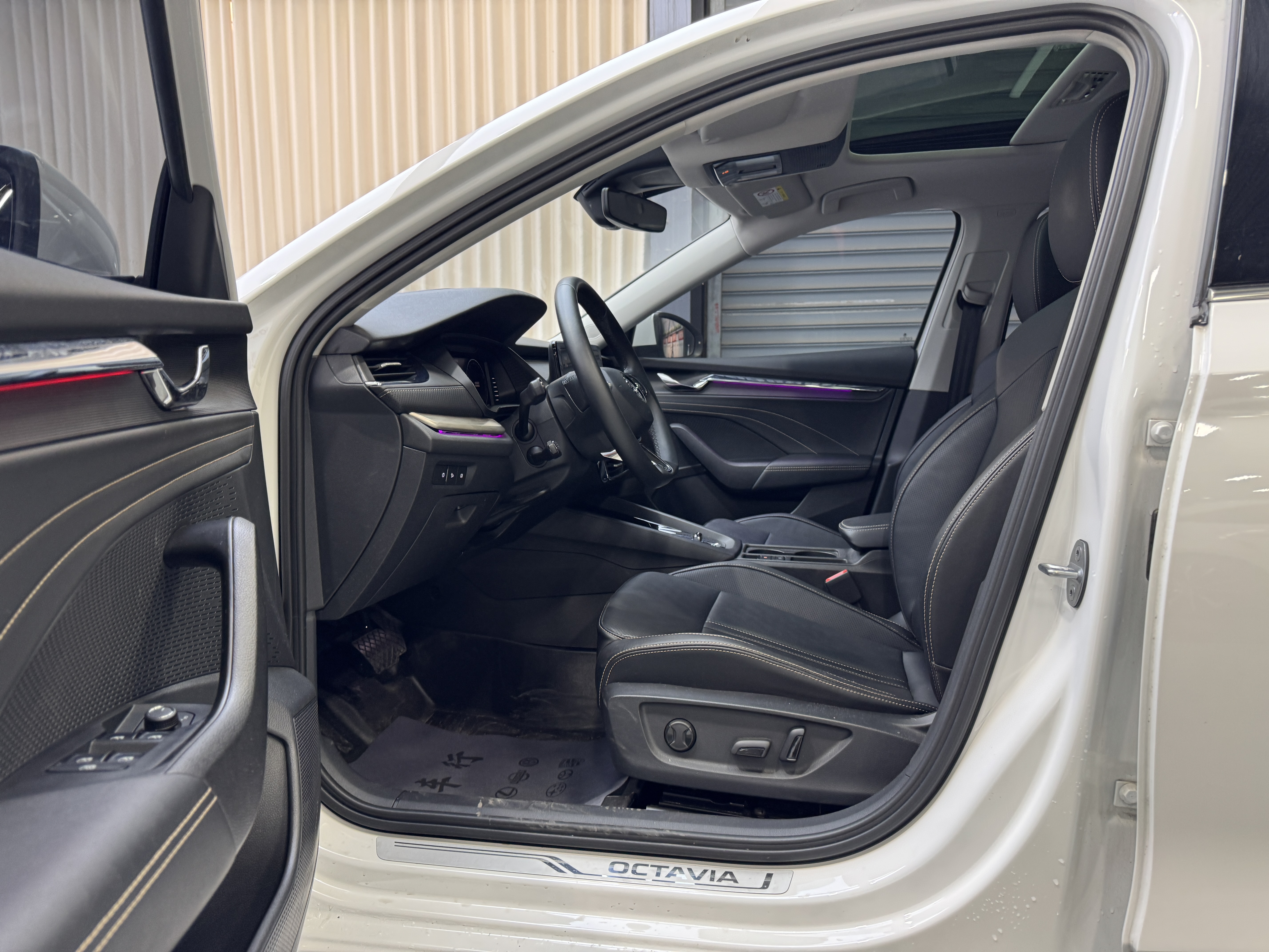Skoda Octavia 2023 car image #7