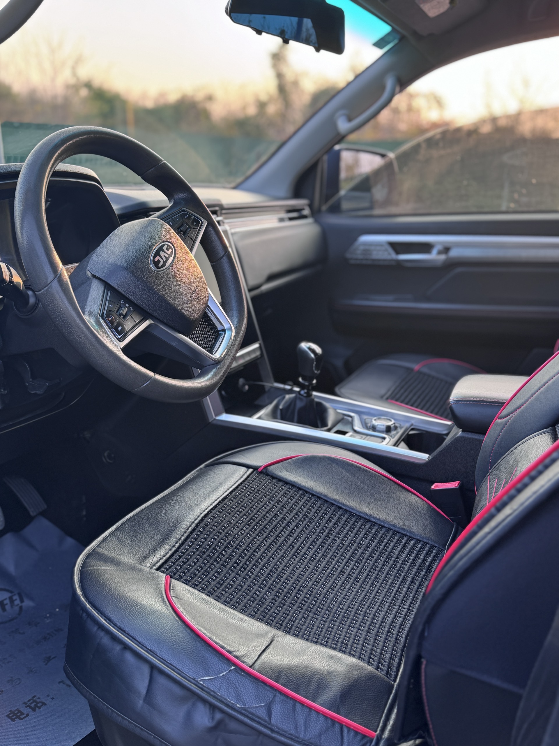 JAC 2023 car image #7