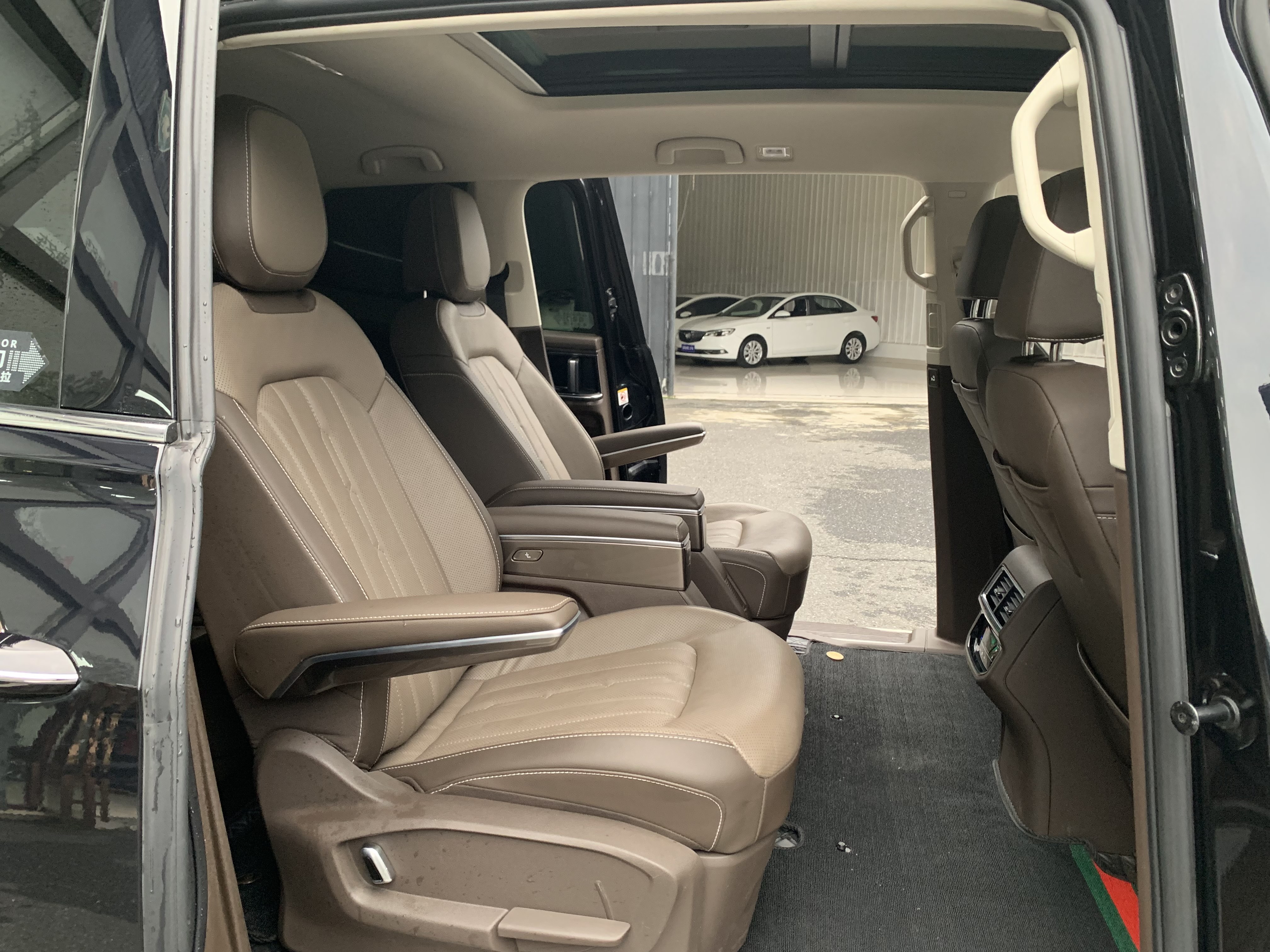 Volkswagen Viloran 2022 immagine di auto #7