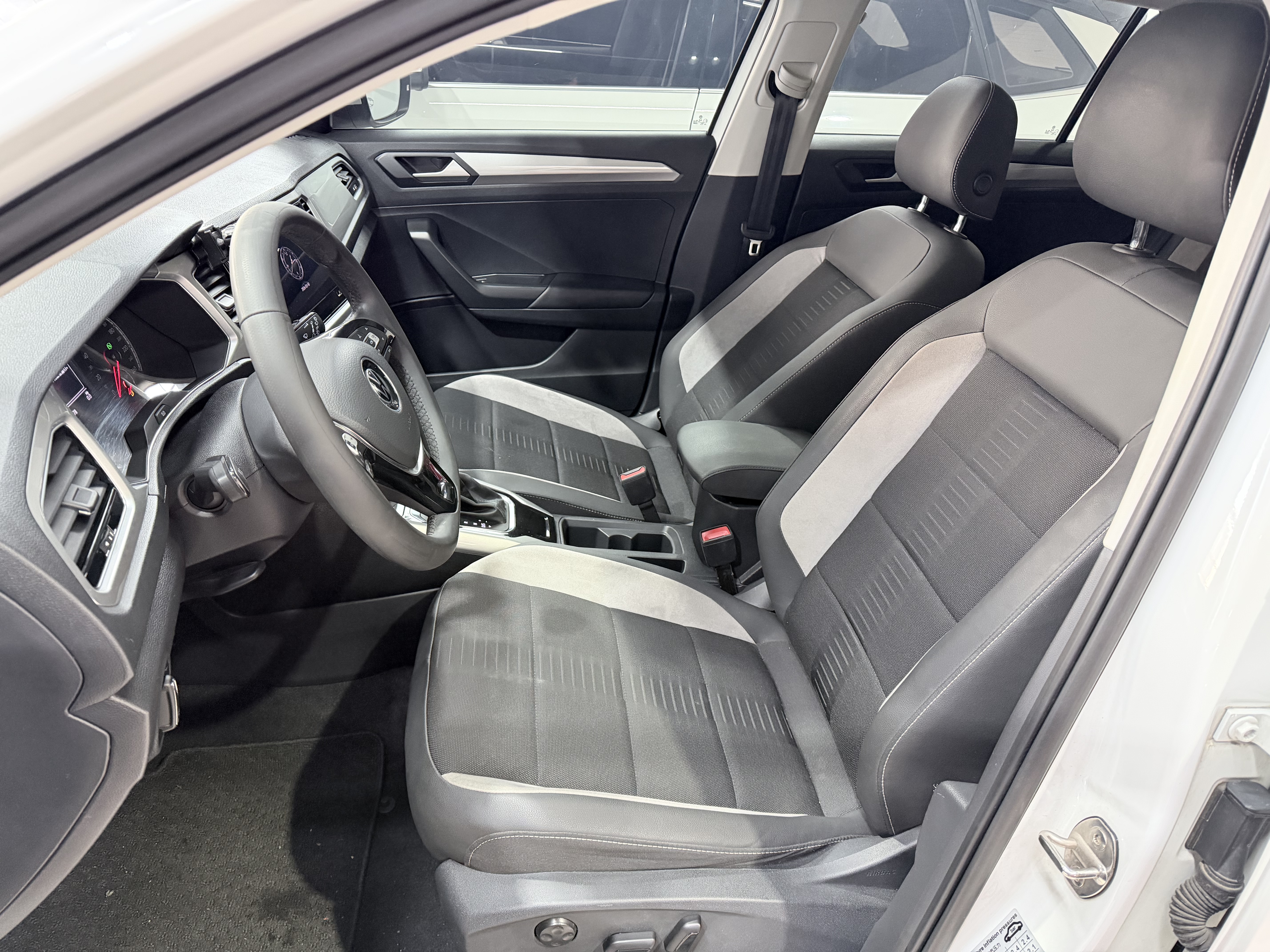 Volkswagen T-Roc 2022 immagine di auto #7