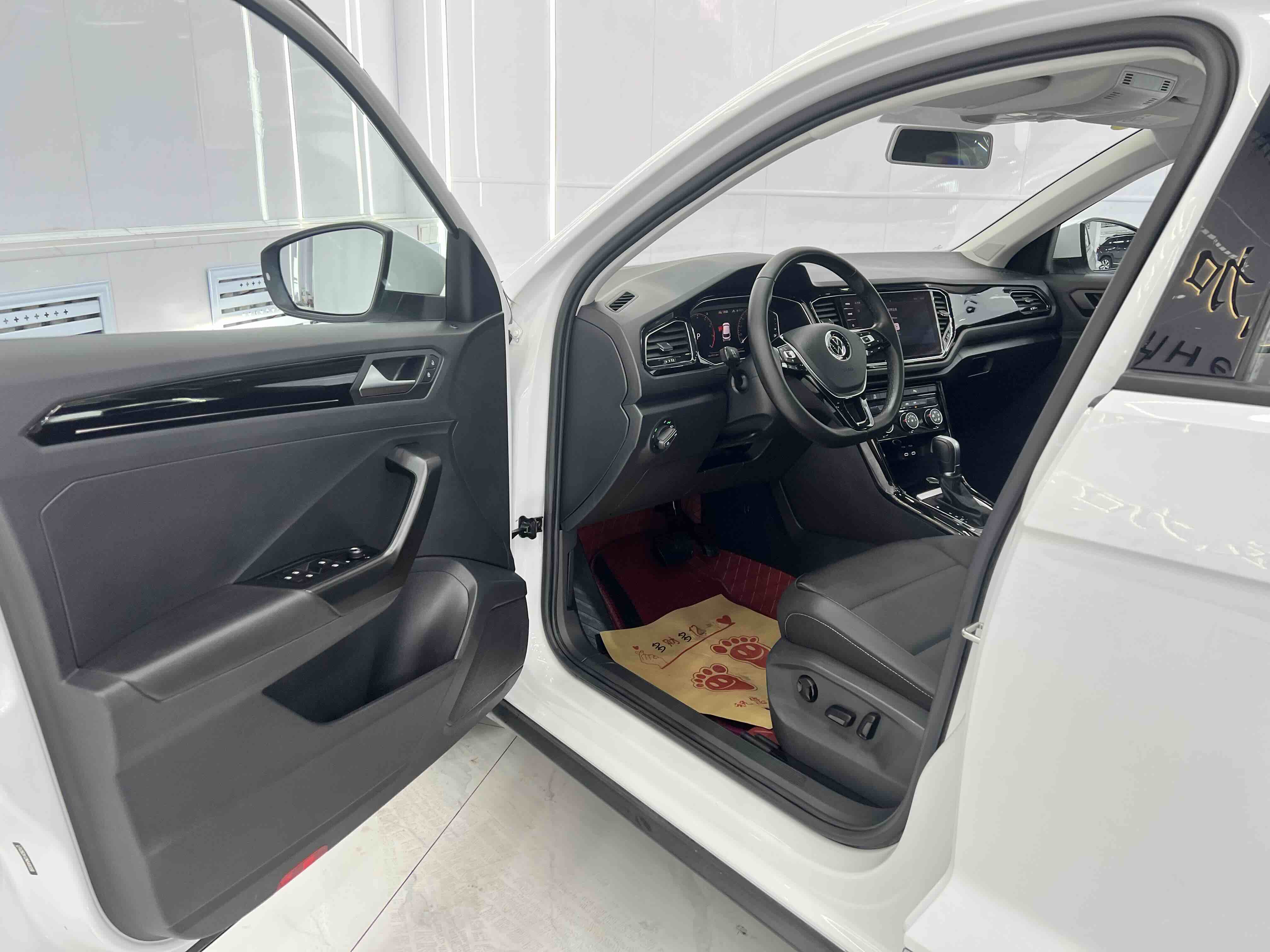 T-Roc 2023 car image #7