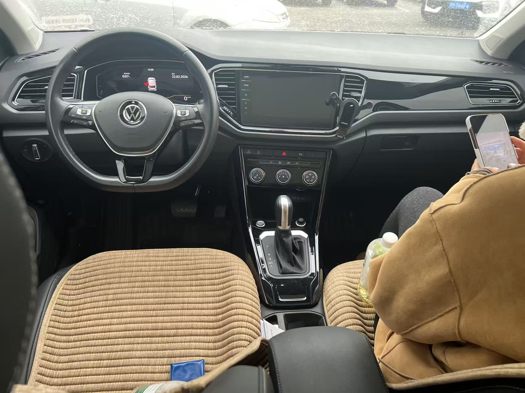 Volkswagen T-Roc 2022 immagine di auto #7