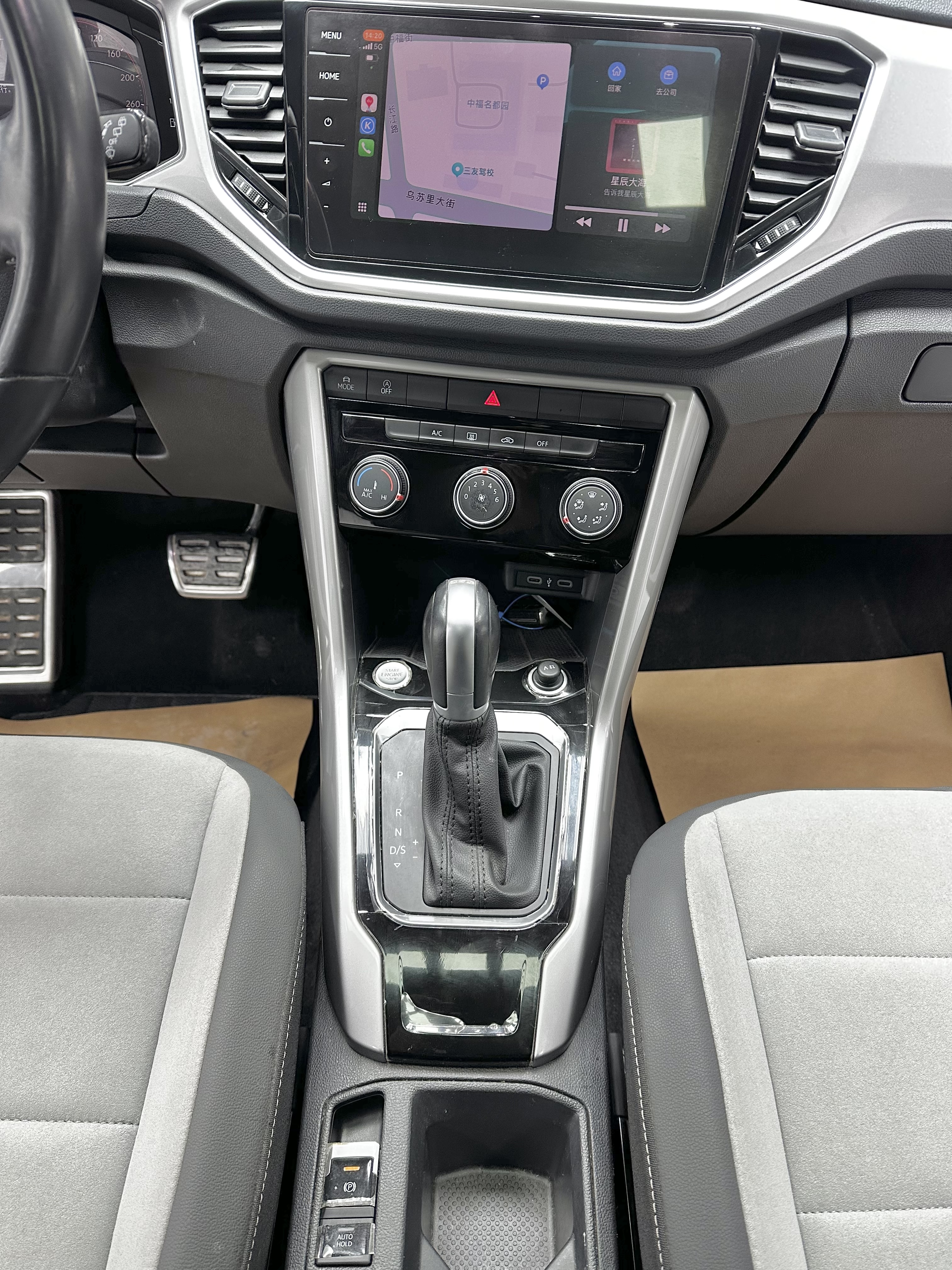 Volkswagen T-Roc 2022 car image #7