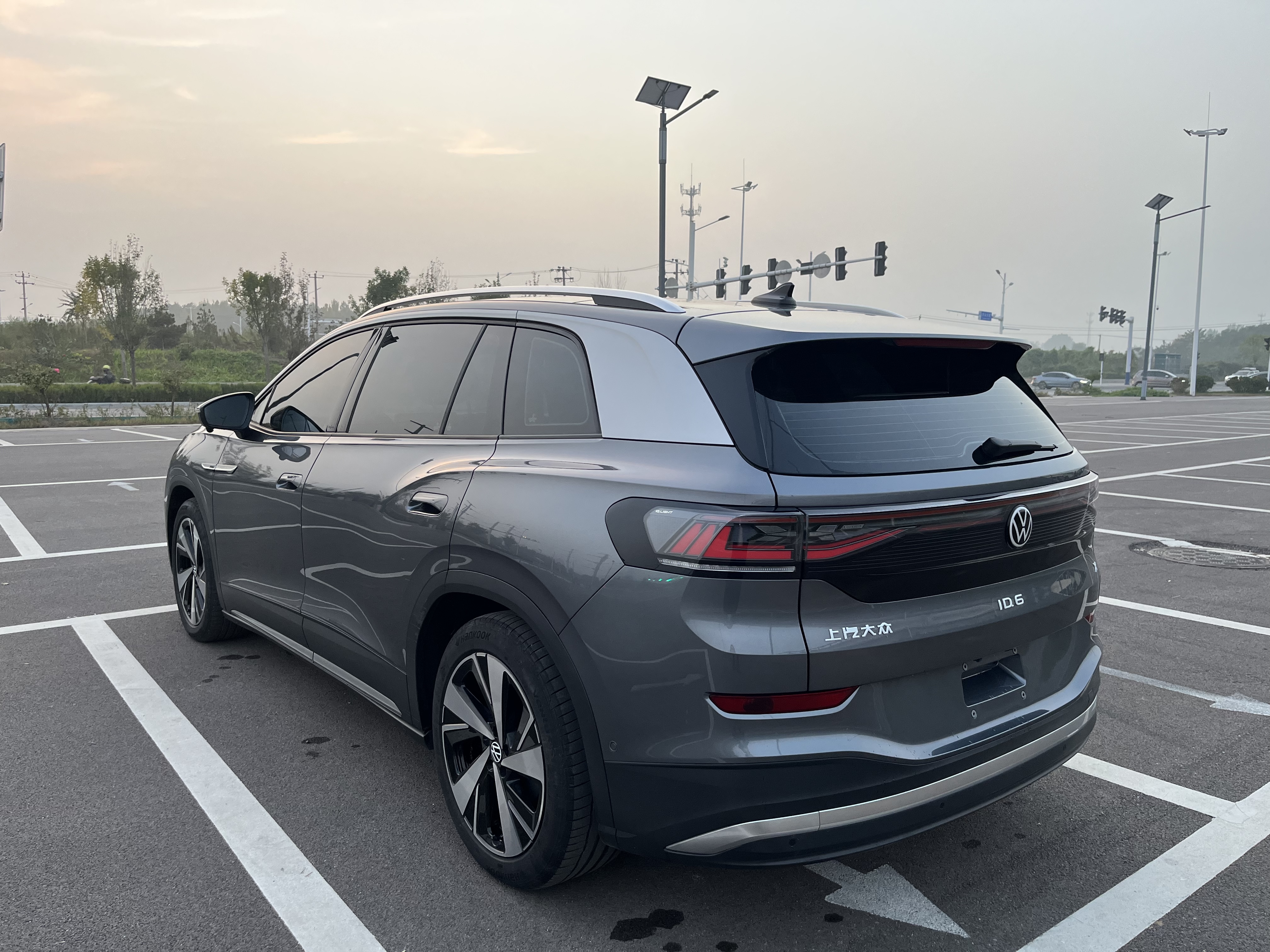 Volkswagen ID.6 X 2023 car image #7