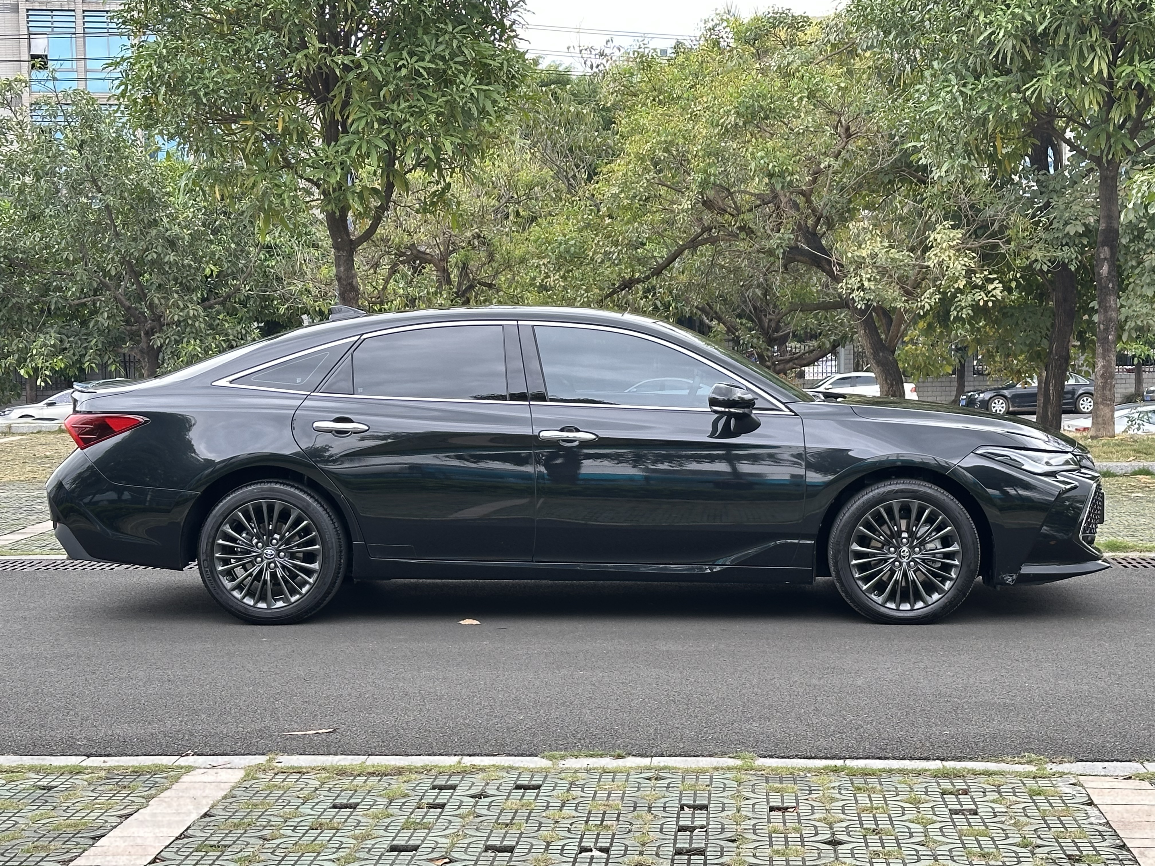 Toyota Avalon 2023 car image #7