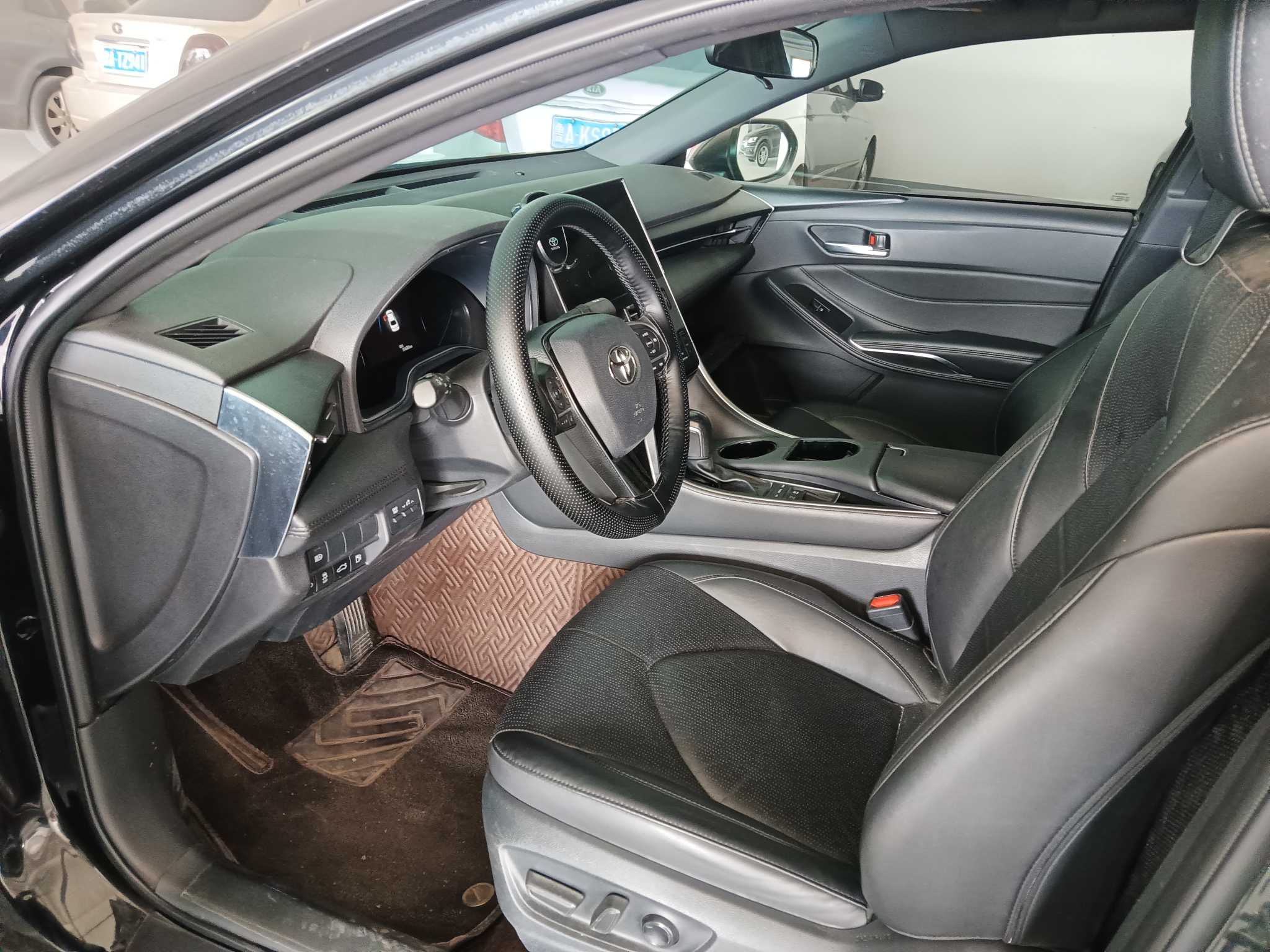 Toyota Avalon 2023 car image #7