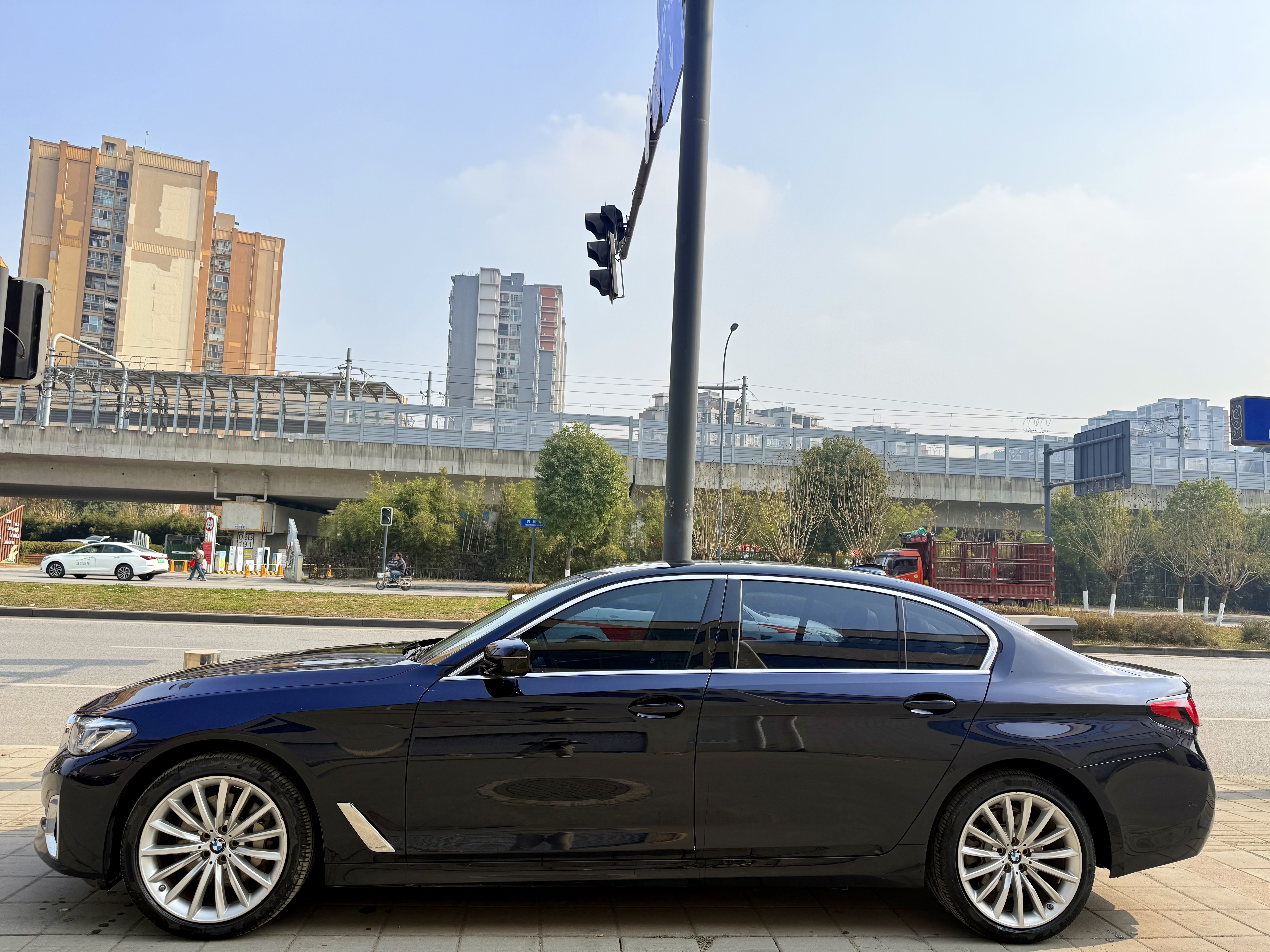 BMW 5 Series 2022 #7 BMW 5 Series 2022 car image #7