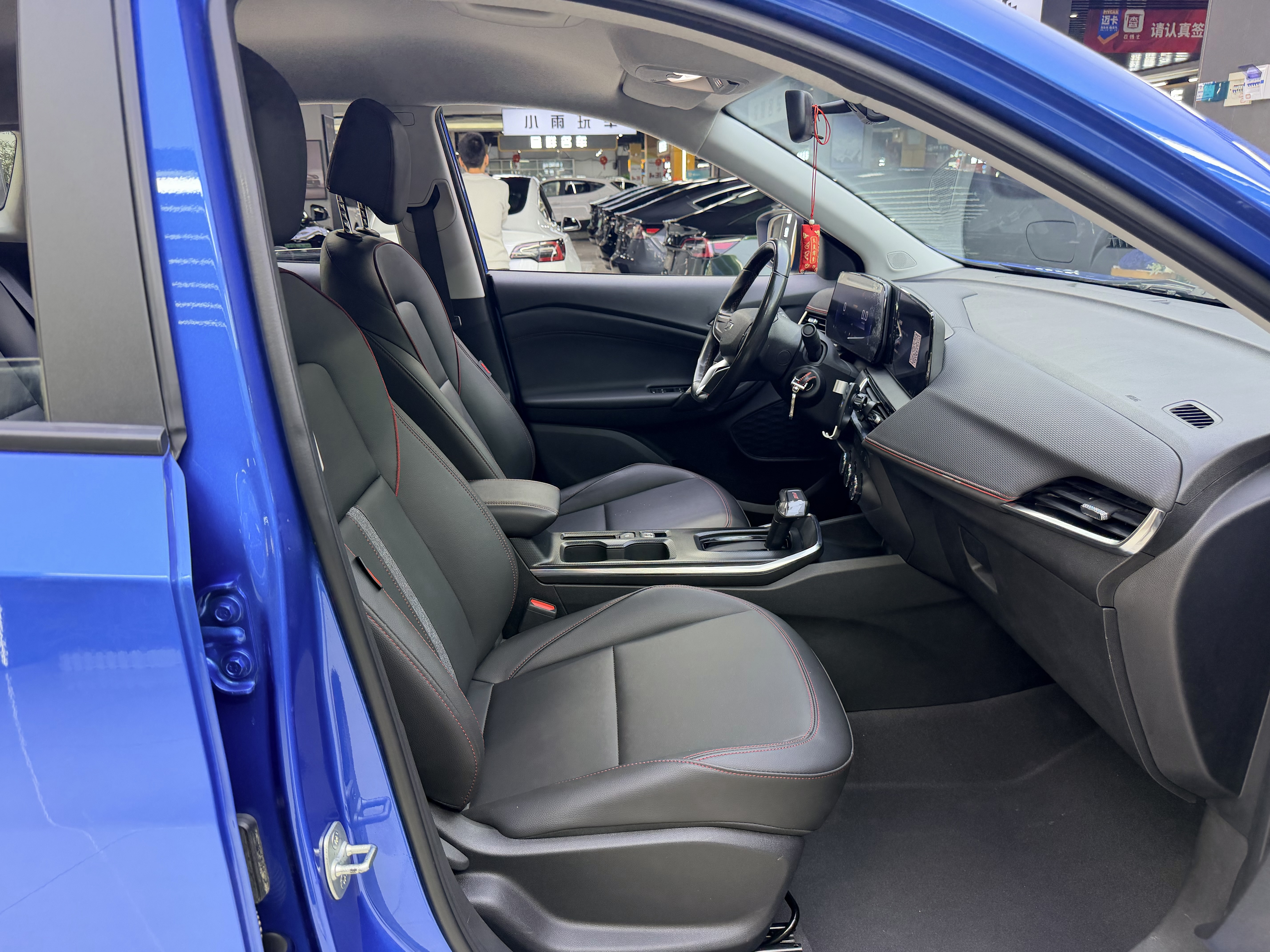 Chevrolet Tracker 2023 immagine di auto #7