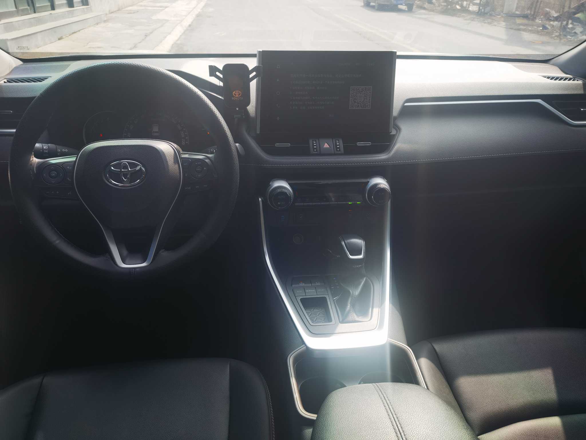 Toyota RAV4 2023 car image #7