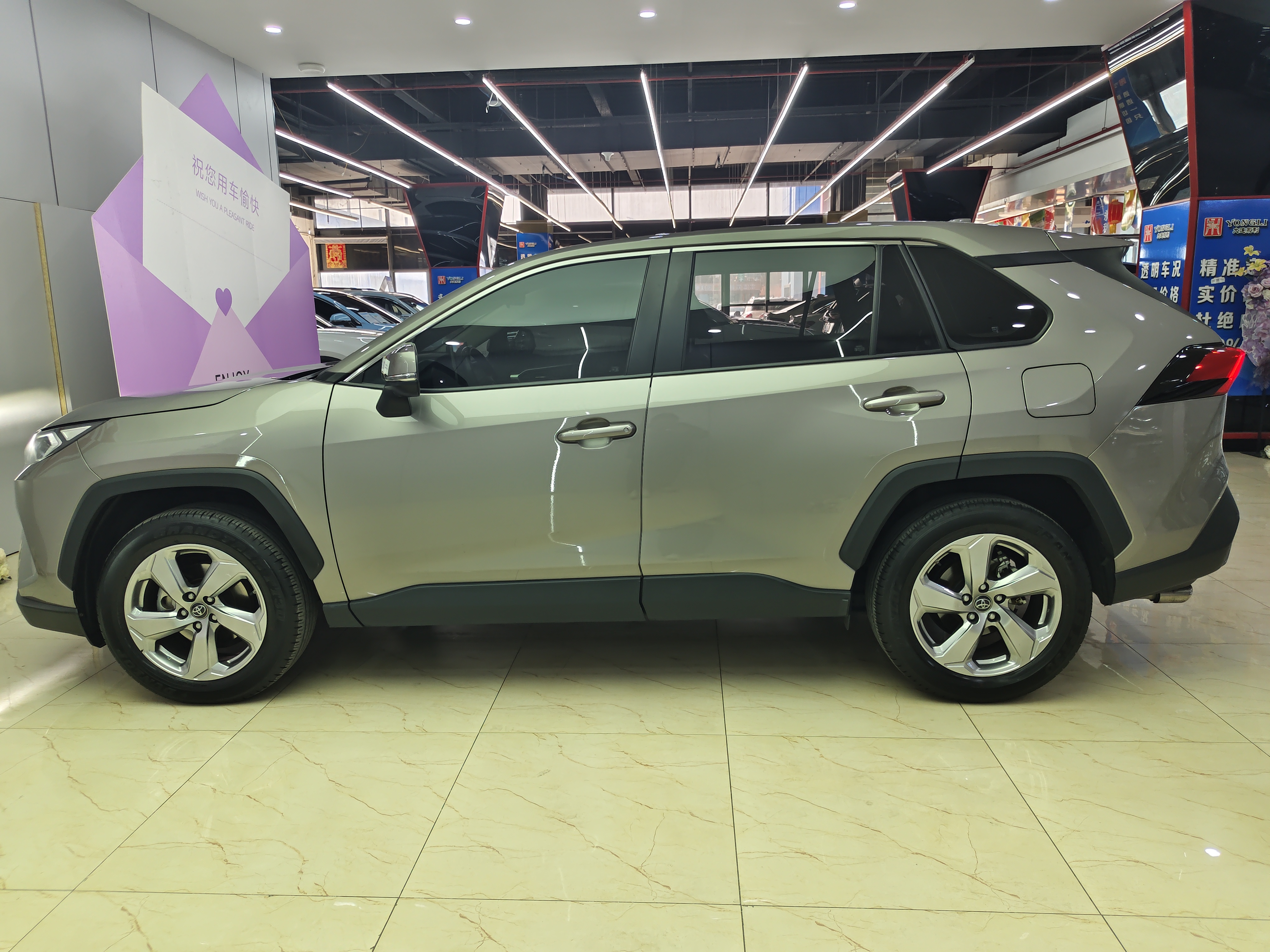 Toyota RAV4 2022 car image #7