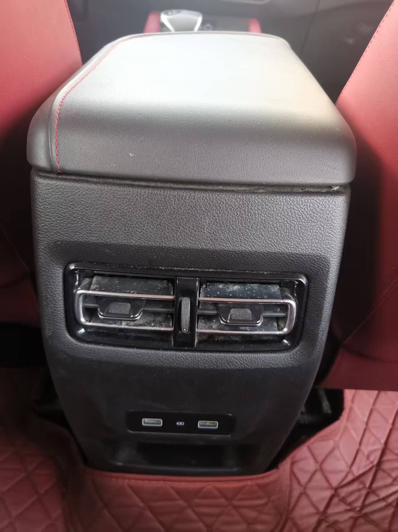 X70S 2022 car image #7