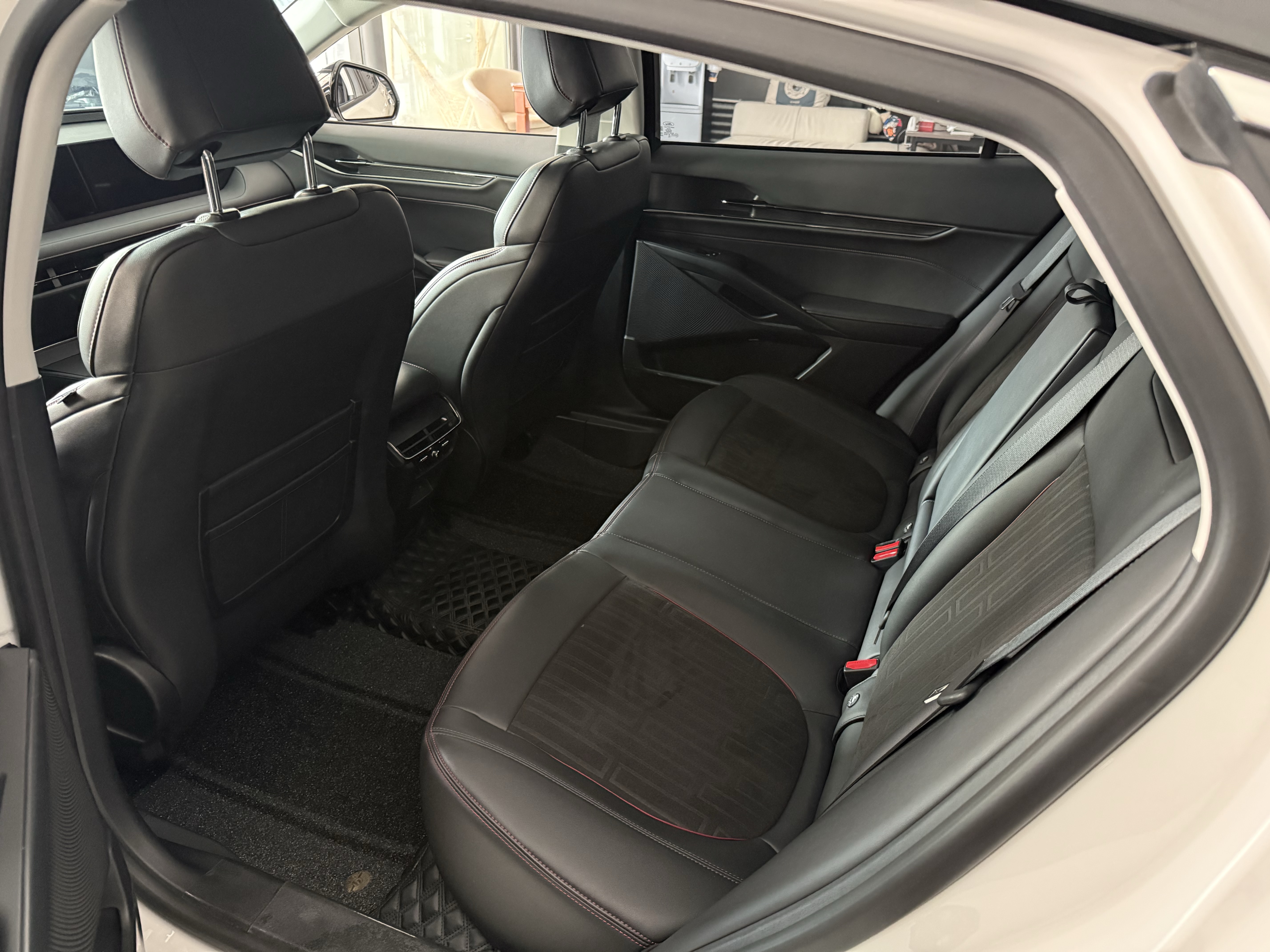 Ford Mondeo 2023 car image #7