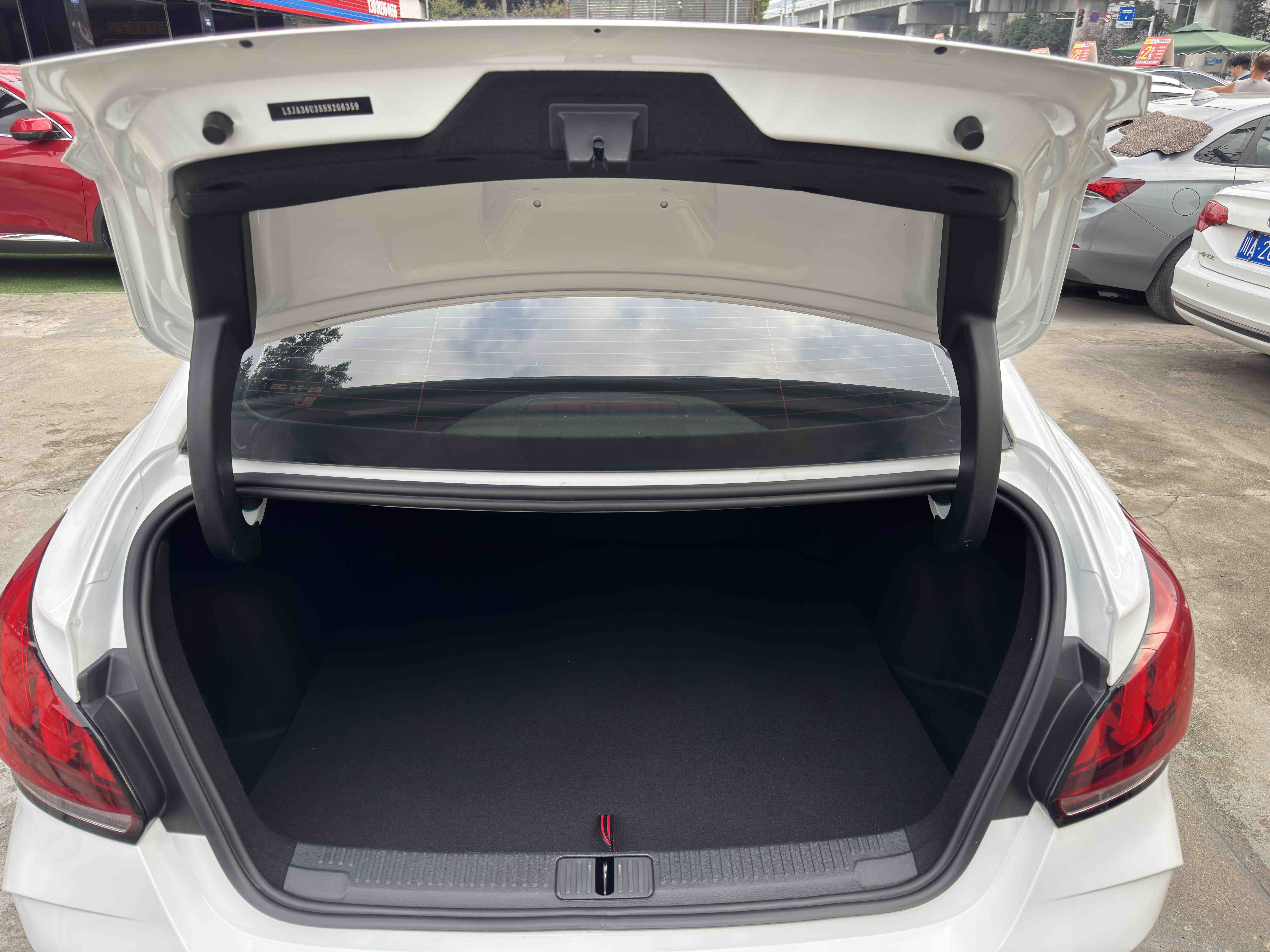 5 2022 car image #7