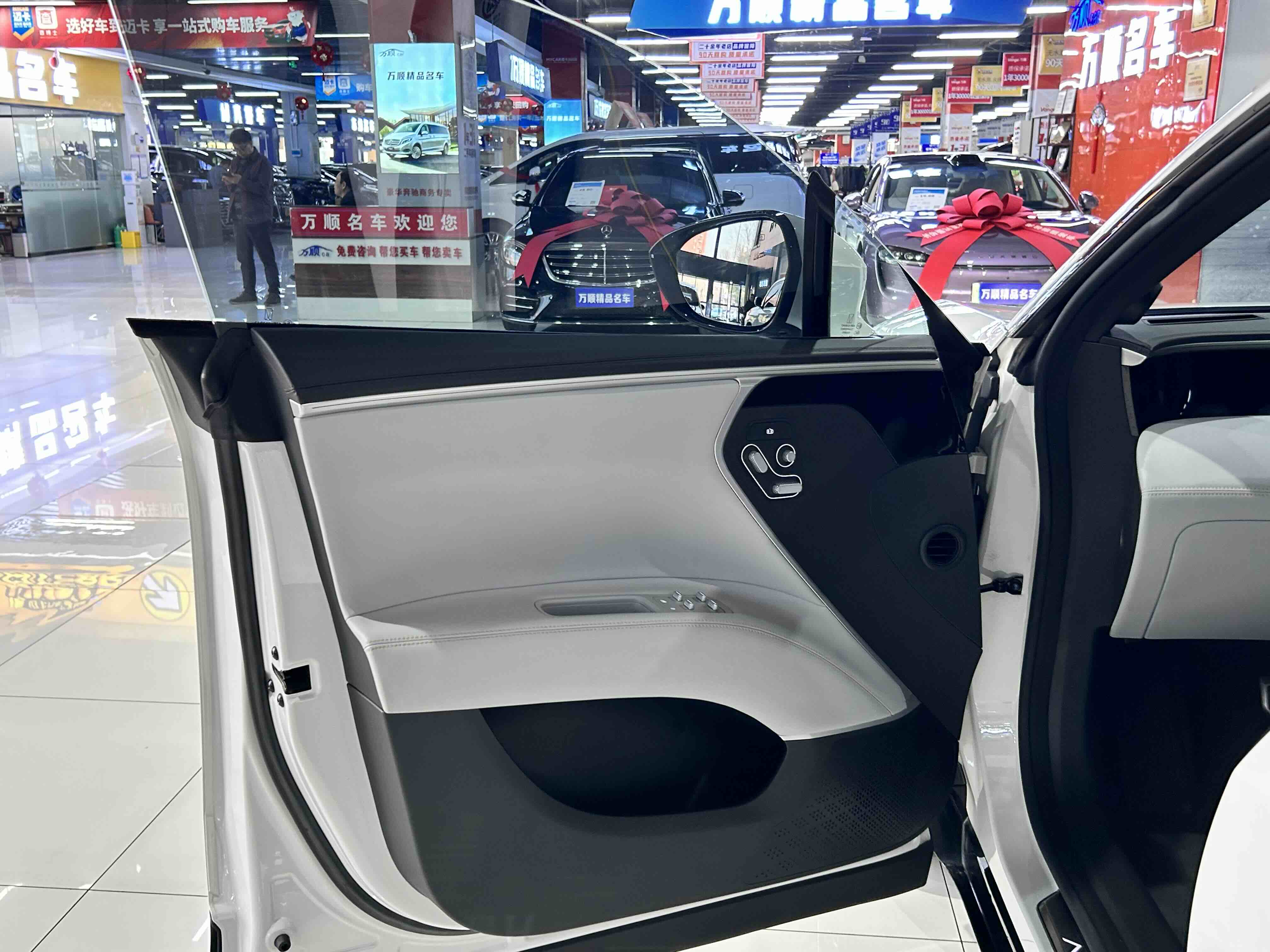 Avatr 11 2023 car image #7