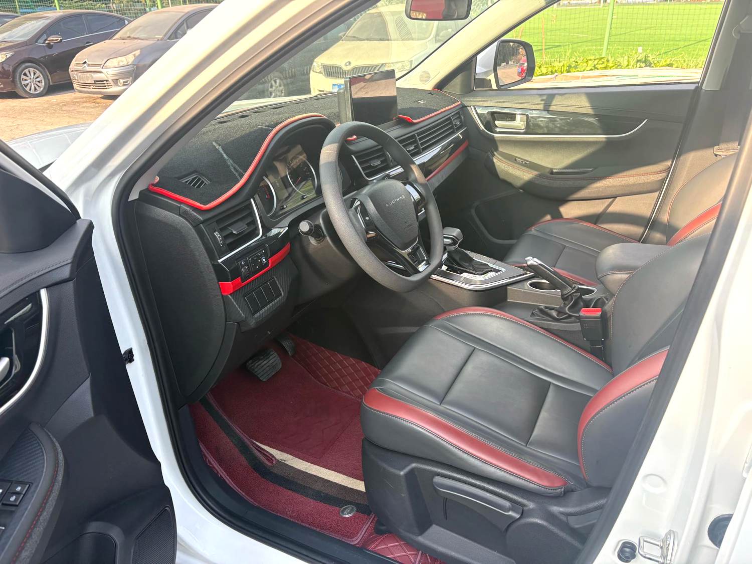 T5 2022 car image #7