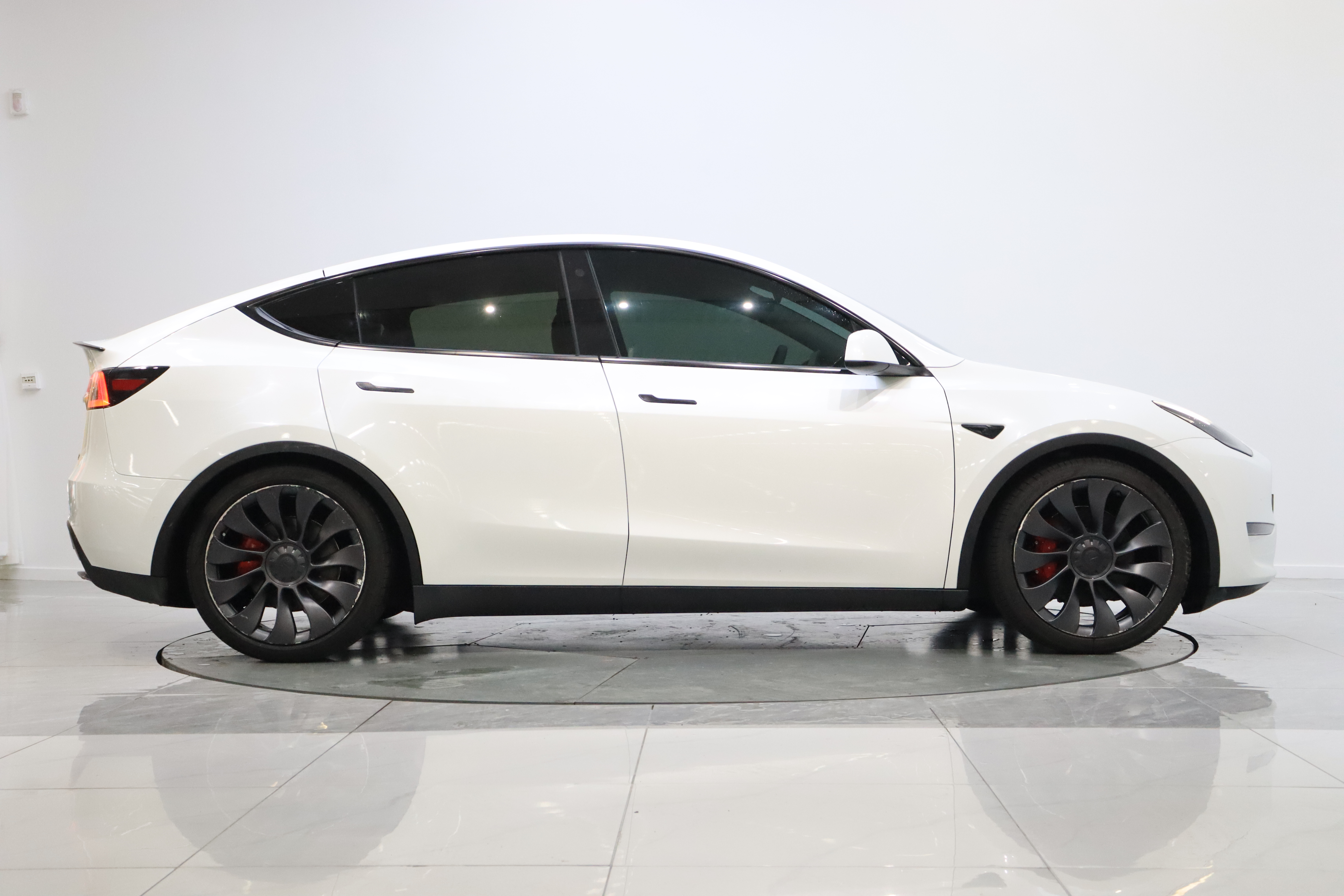 Tesla Model Y 2023 #7 Tesla Model Y 2023 car image #7