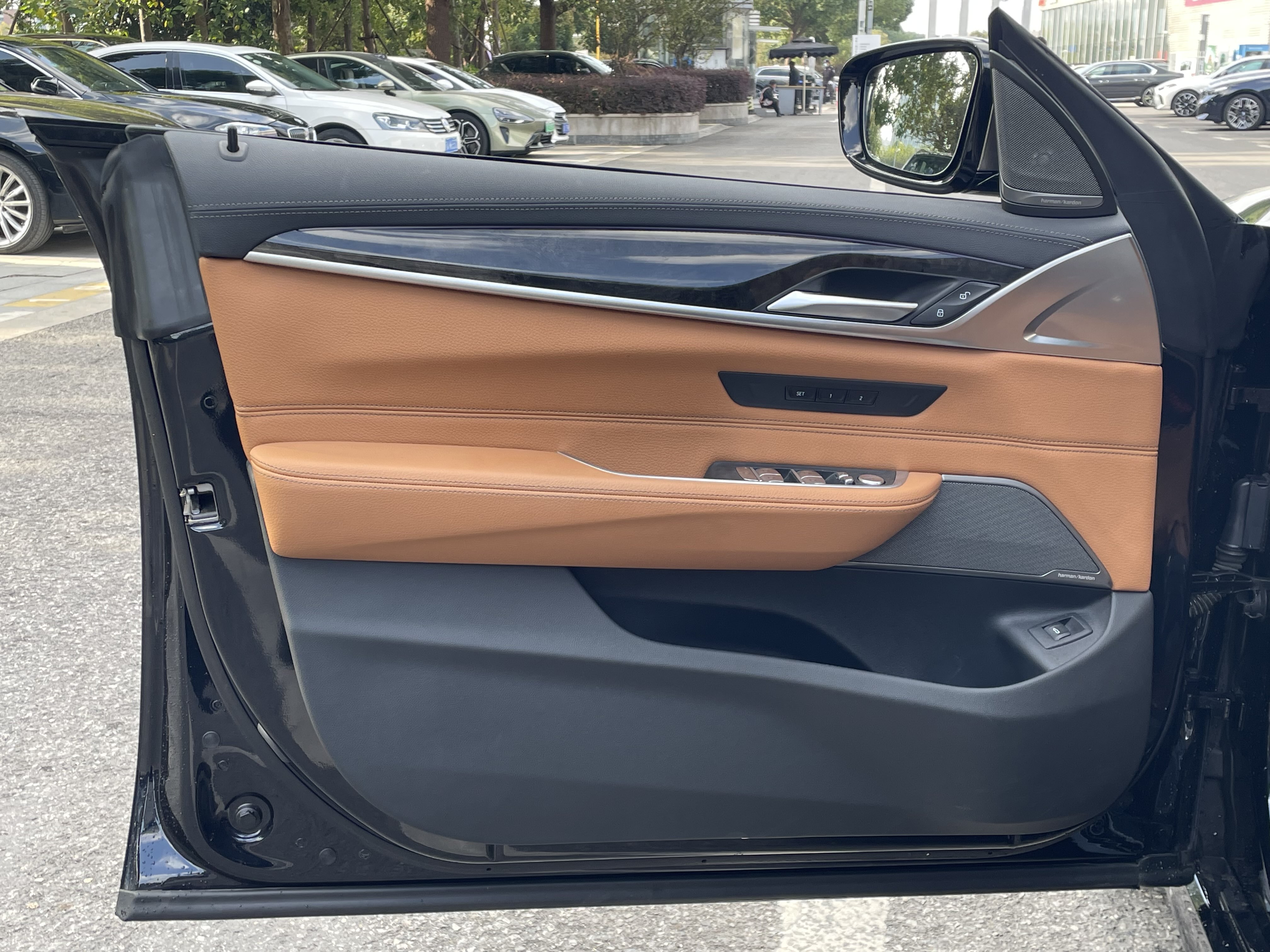 BMW 6 Series GT 2024 #7 BMW 6 Series GT 2024 car image #7