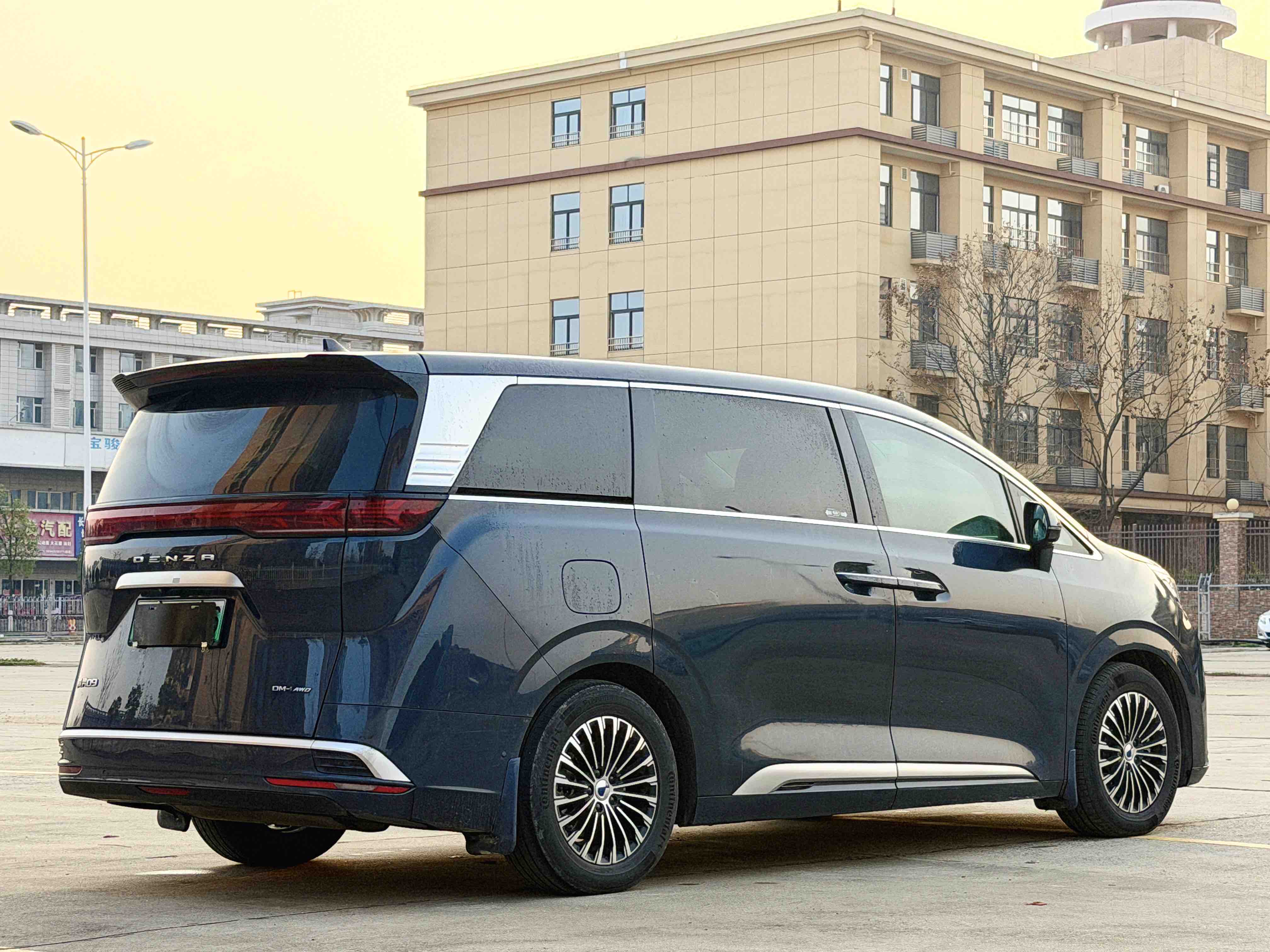 Denza D9 2023 car image #7