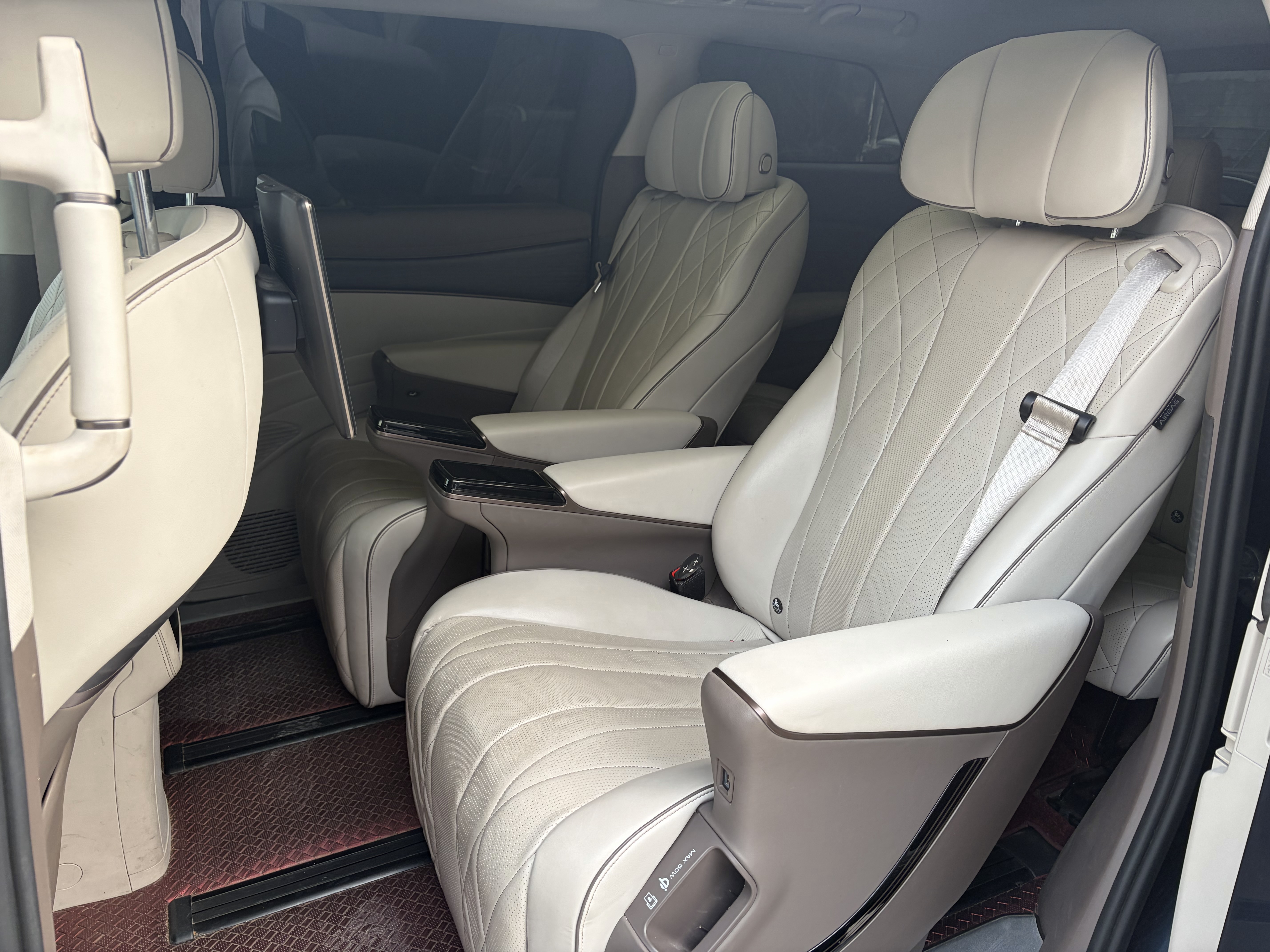 Denza D9 2023 car image #7