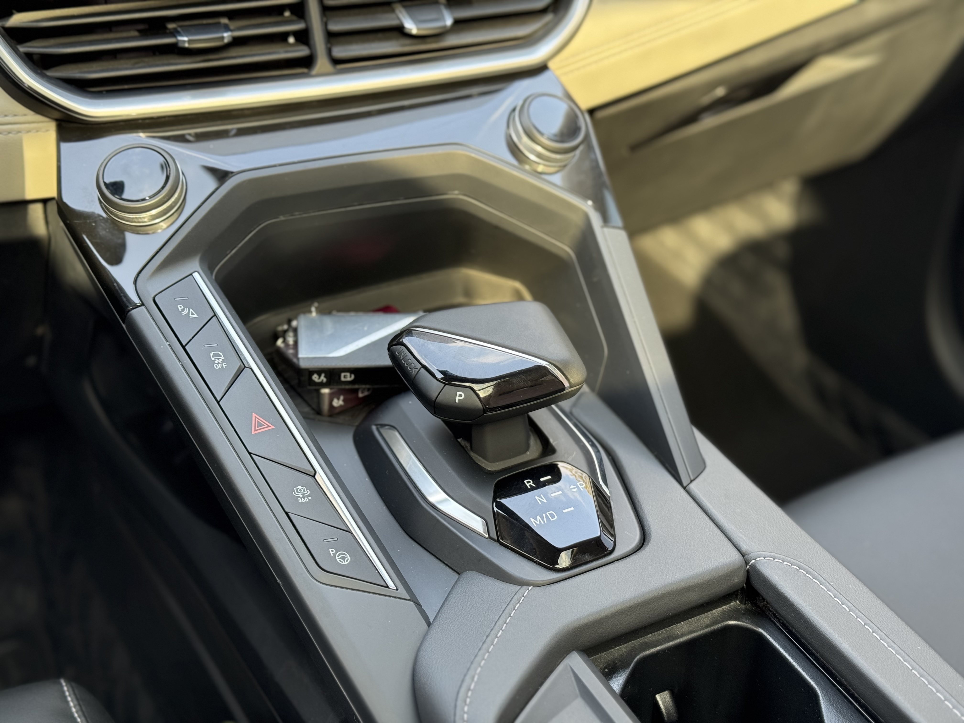 Lynk & Co 06 2024 car image #7