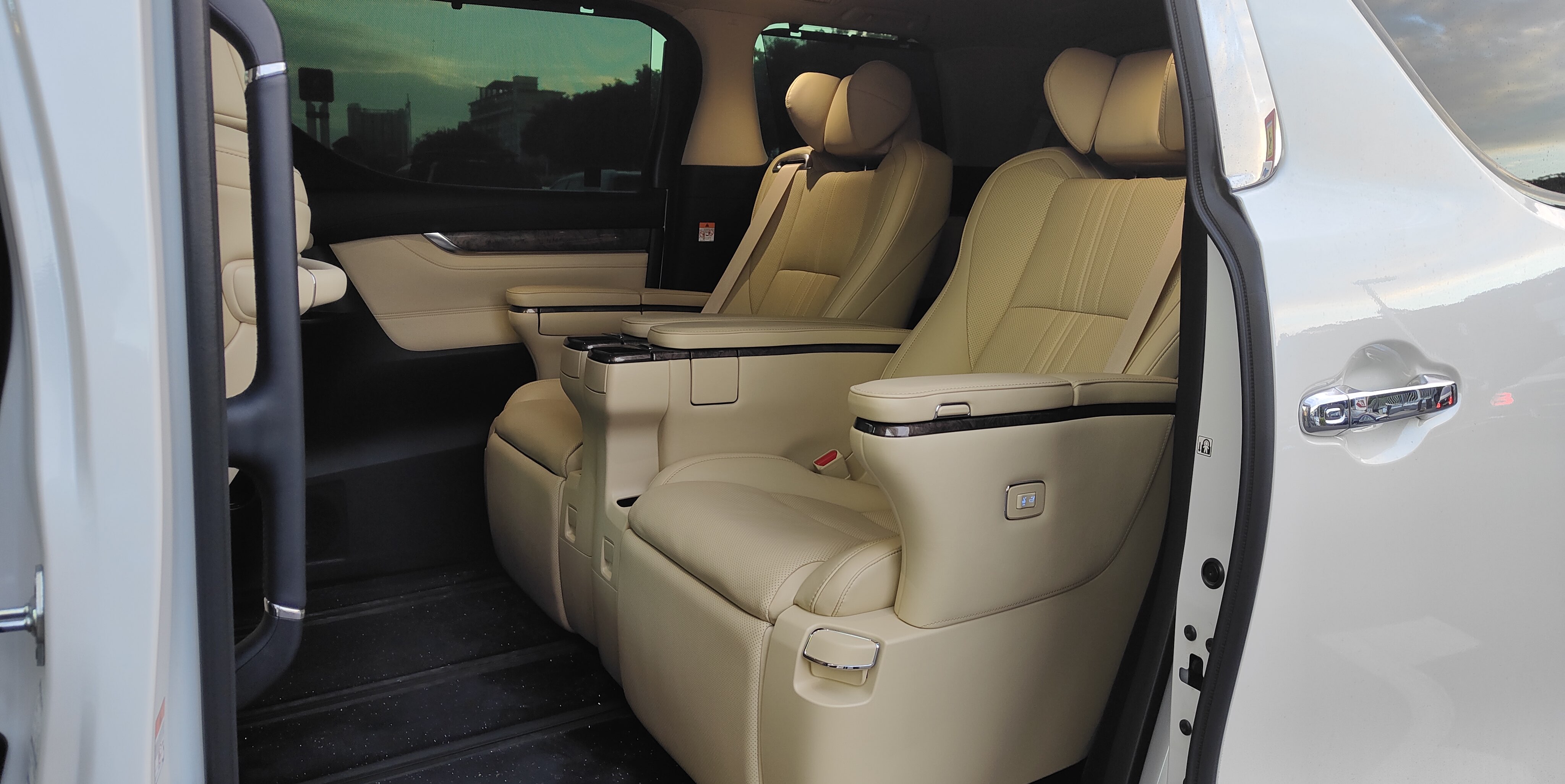 丰田 埃尔法 2023 汽车图片 #7