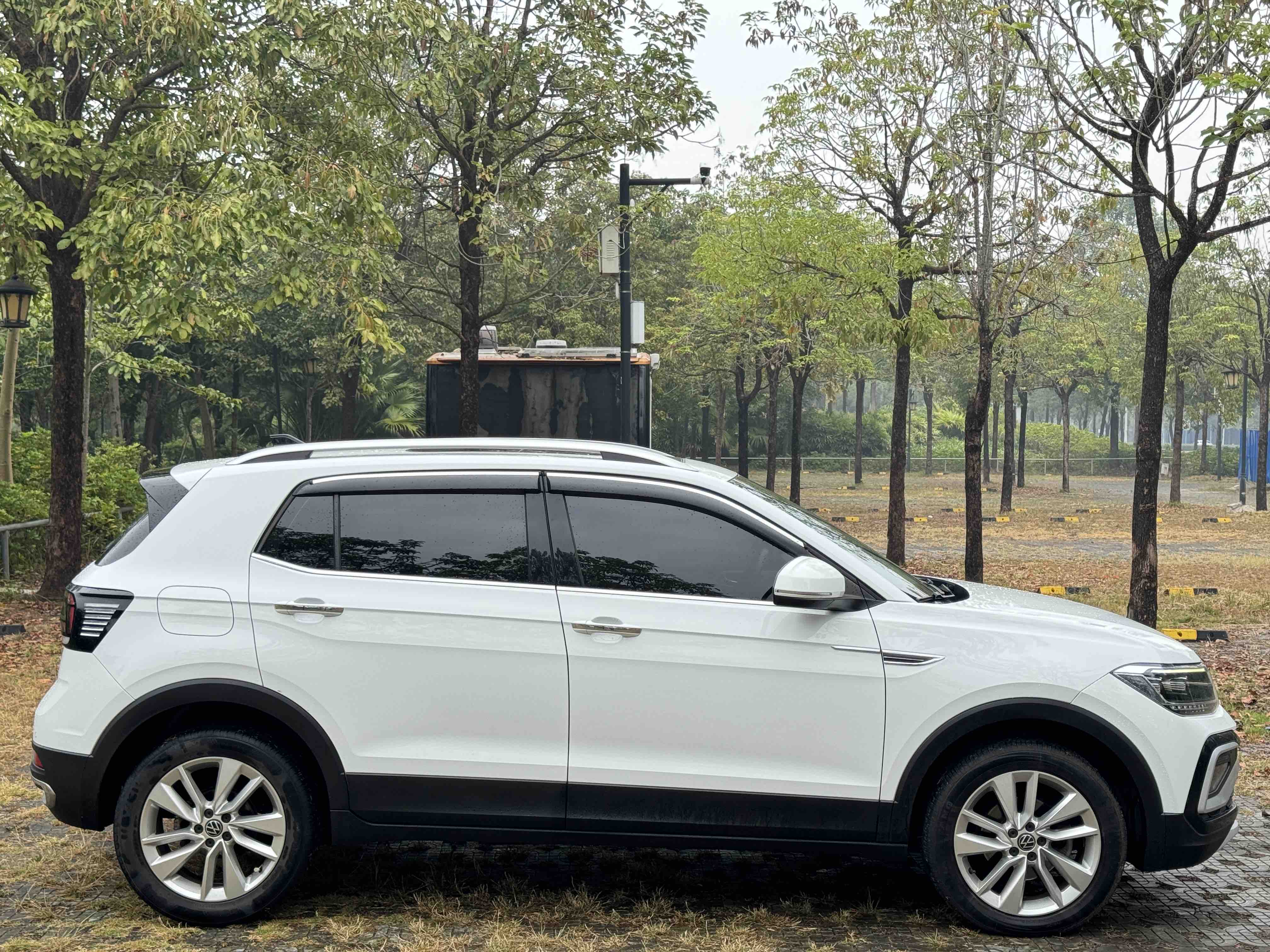 Volkswagen T-Cross 2023 car image #7
