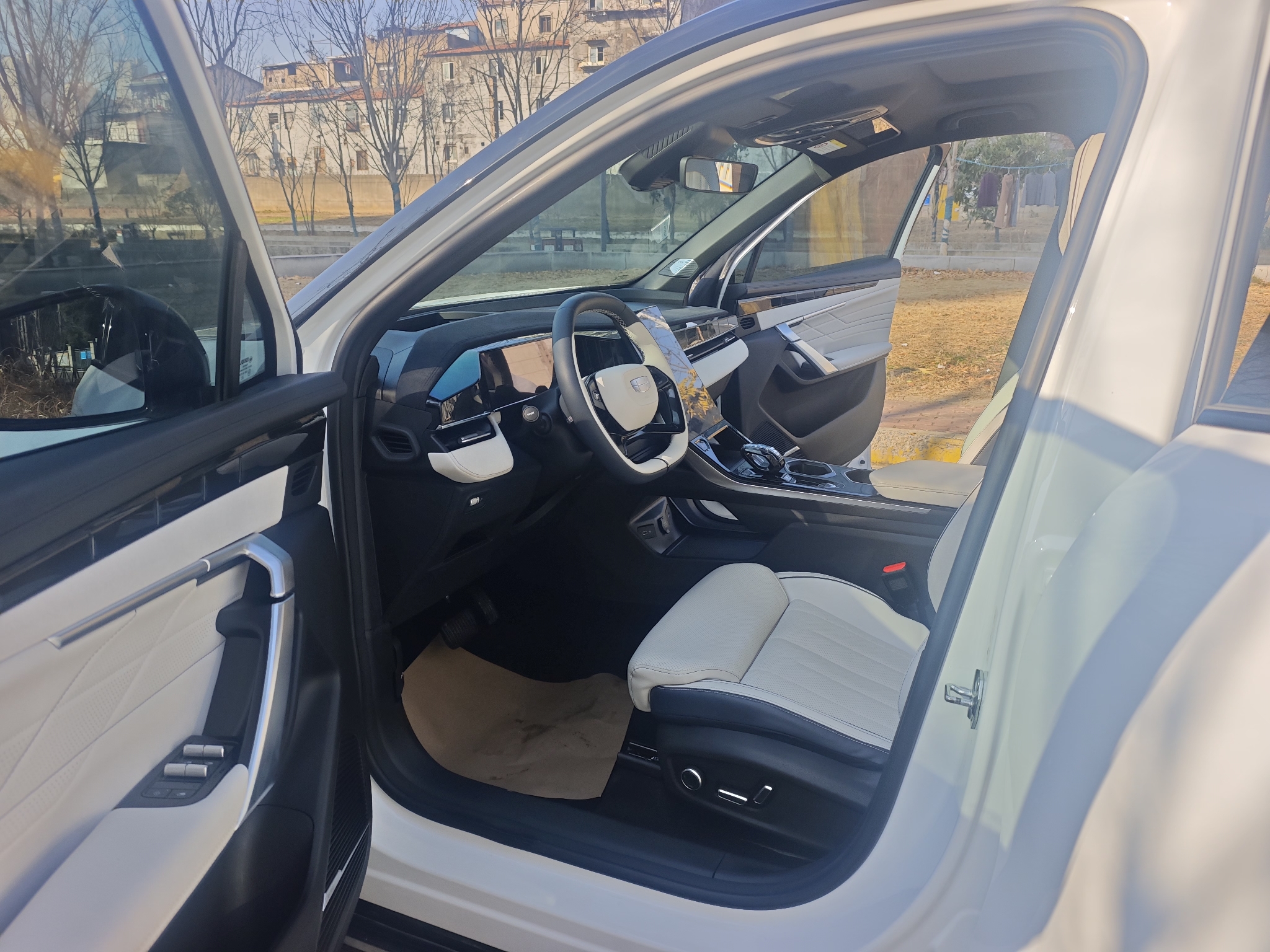 GEELY Boyue L 2023 car image #7