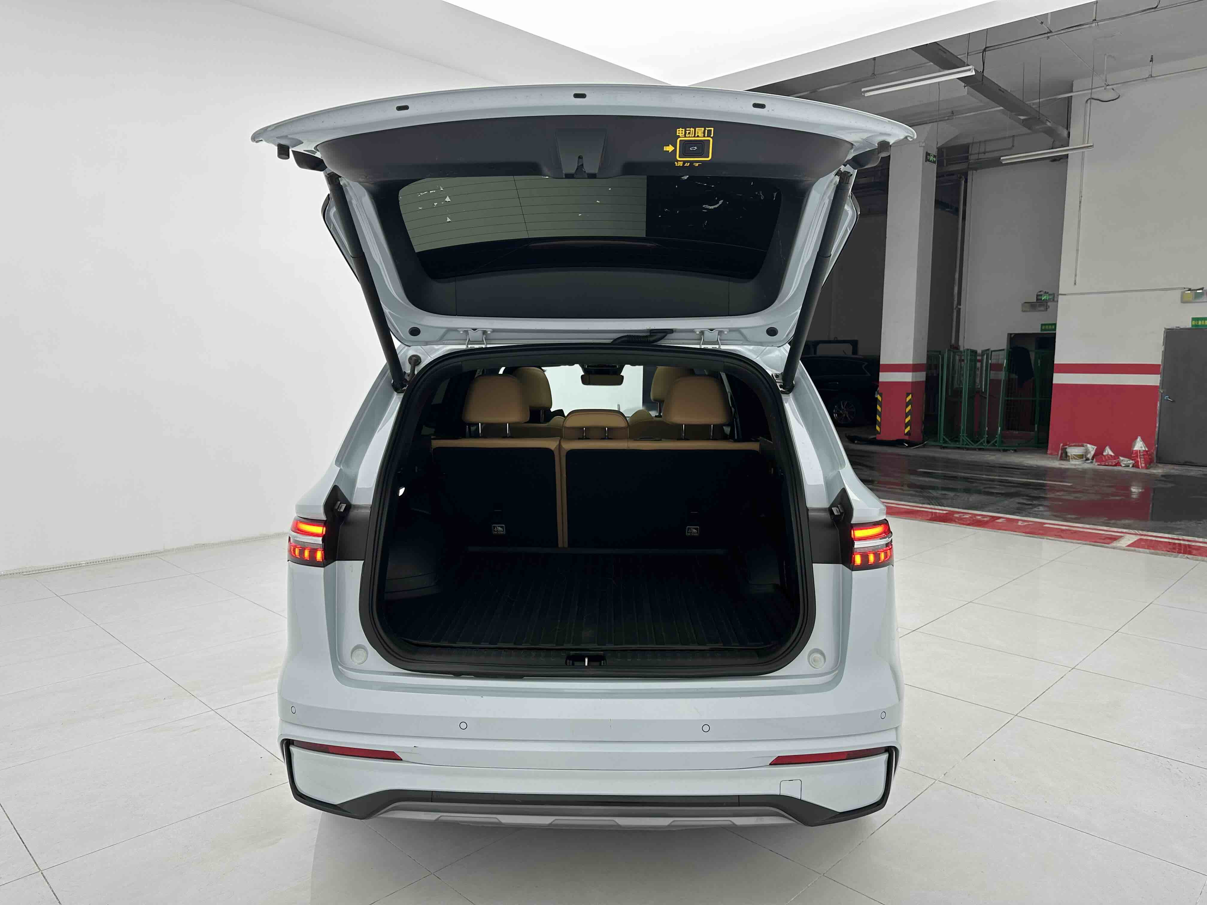 GEELY Monjaro EREV 2023 immagine di auto #7