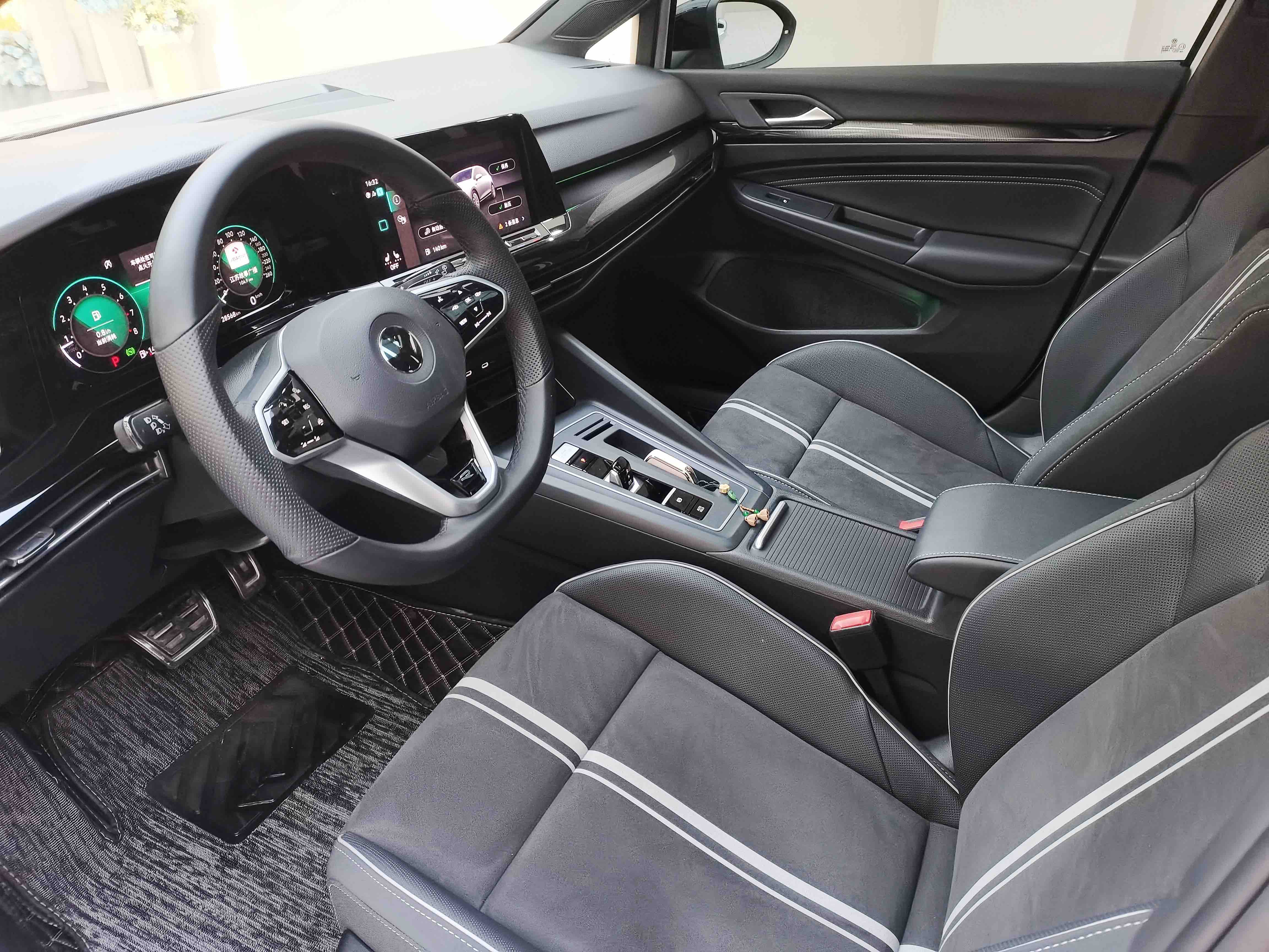 Volkswagen Golf 2023 car image #7
