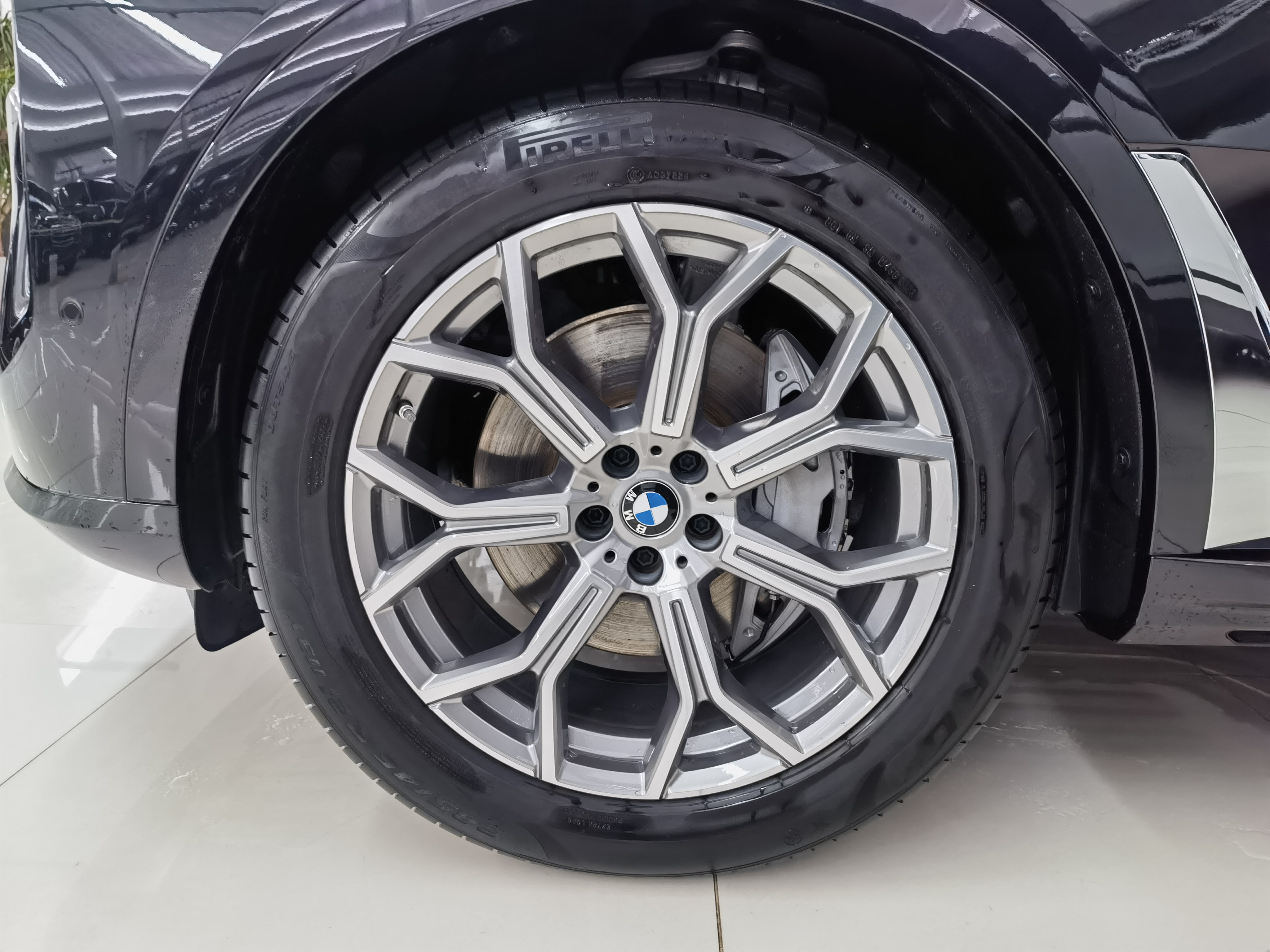 BMW X7 2024 car image #7