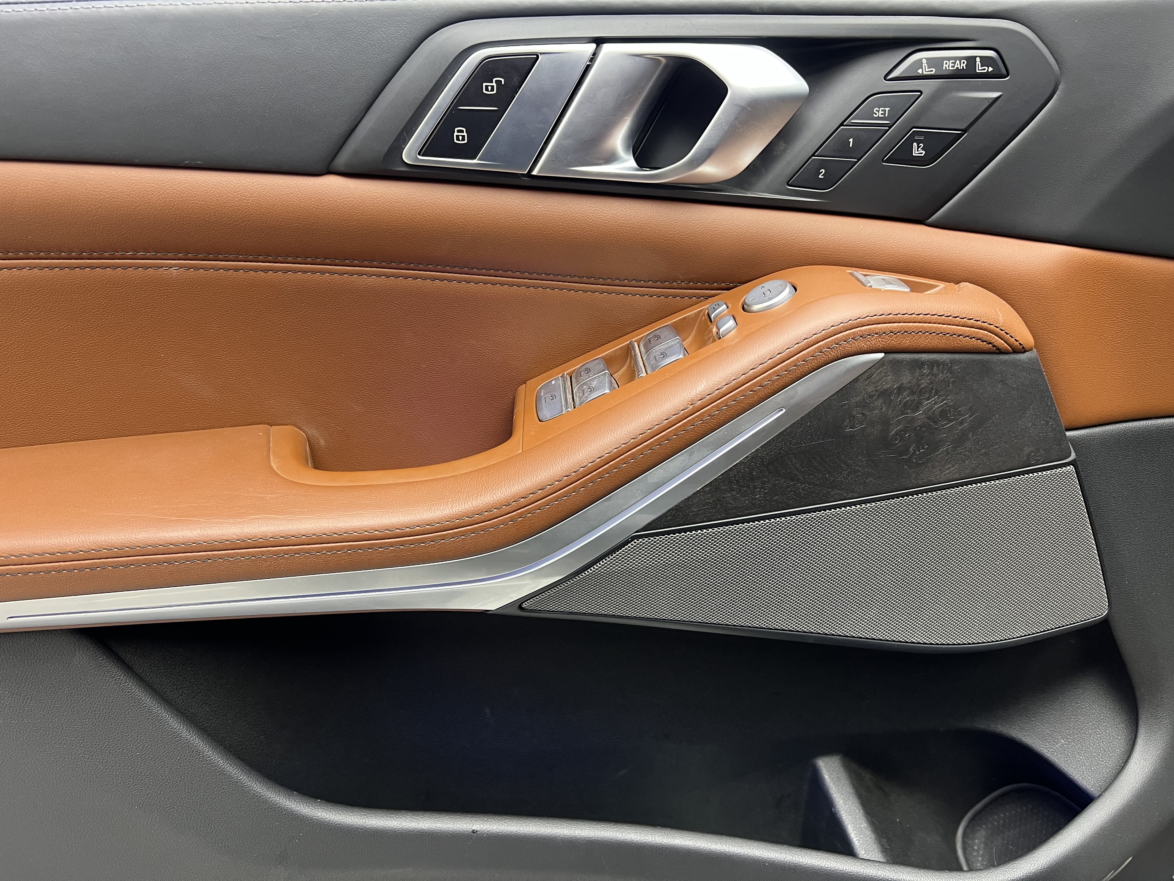 BMW X7 M60i 2023 immagine di auto #7