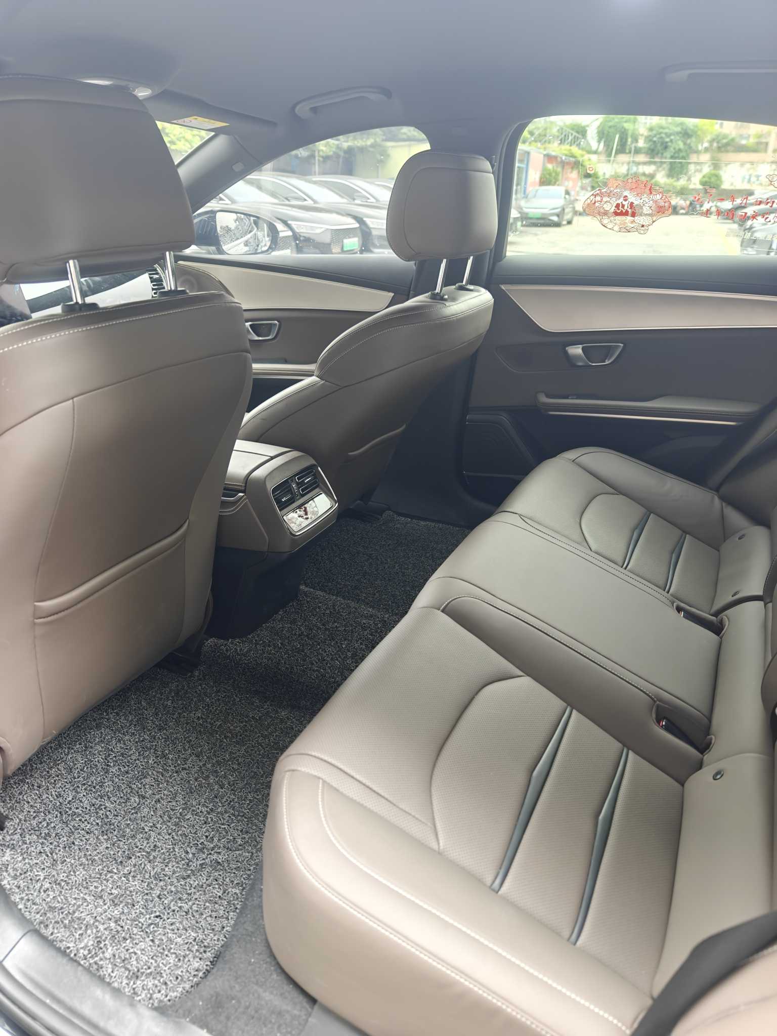 BYD e9 2023 image de voiture #7