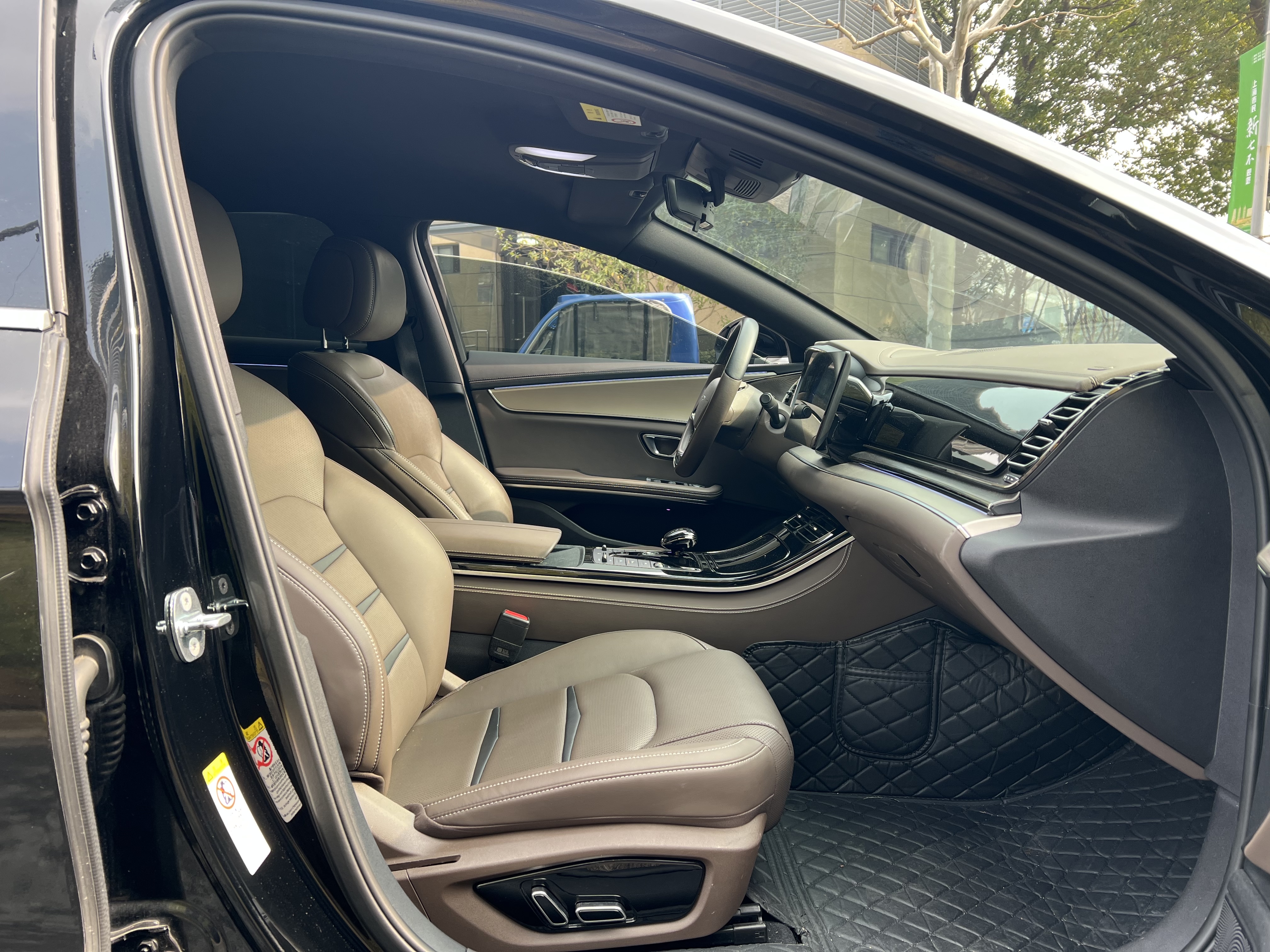 BYD e9 2022 car image #7