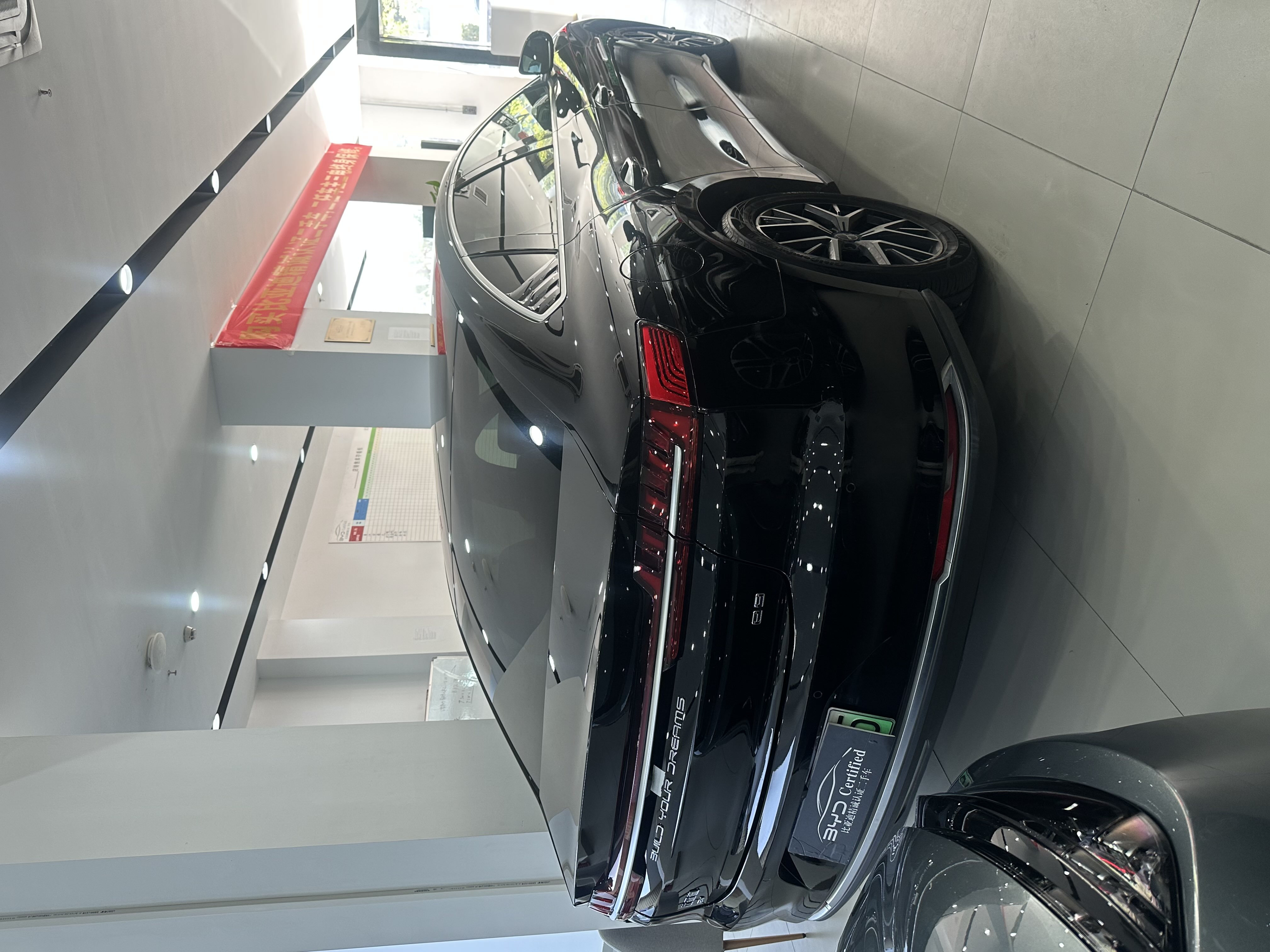 BYD e9 2023 #7 BYD e9 2023 car image #7