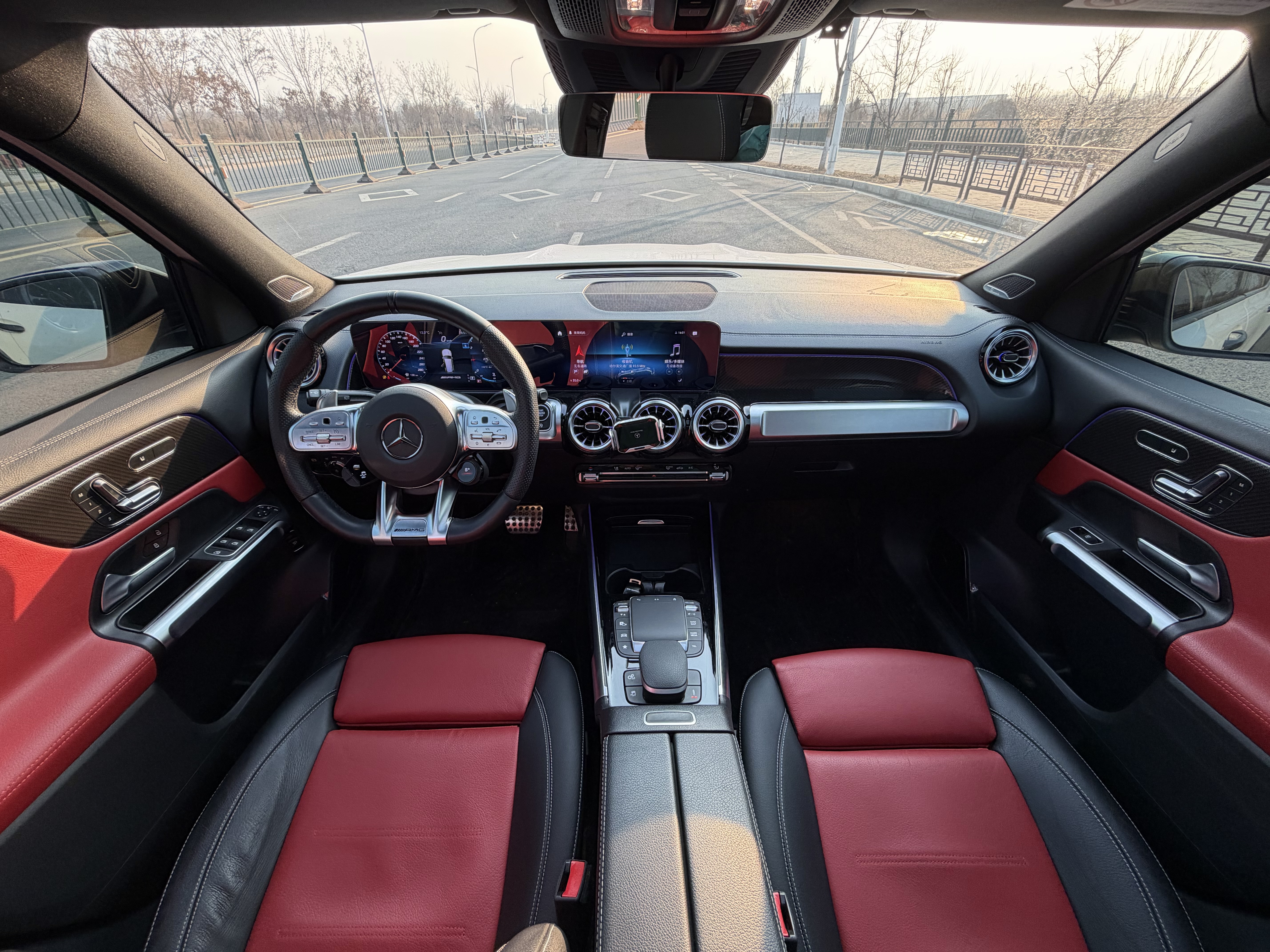 Mercedes-Benz GLB AMG 2023 immagine di auto #7