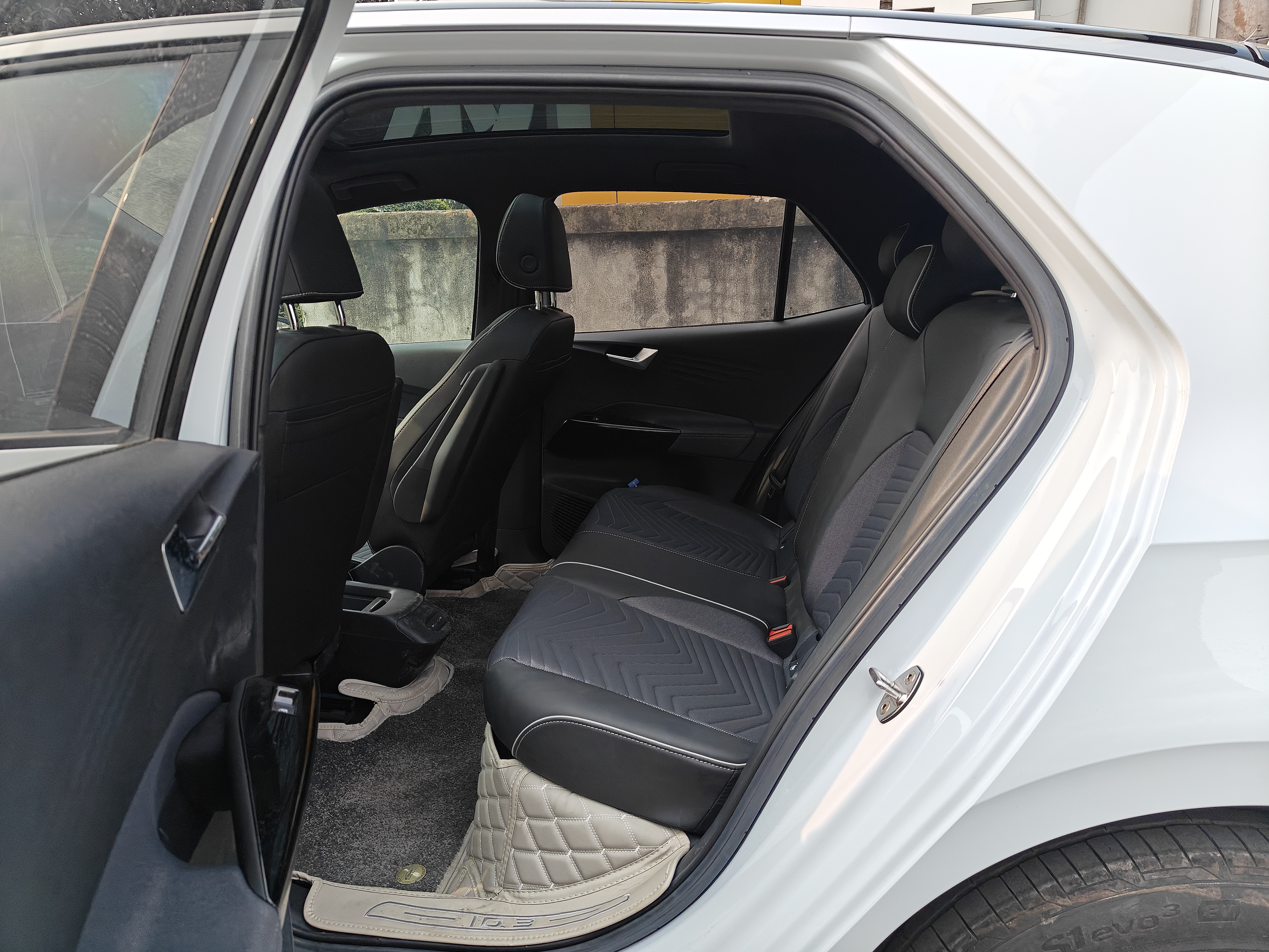 Volkswagen ID.3 2023 immagine di auto #7